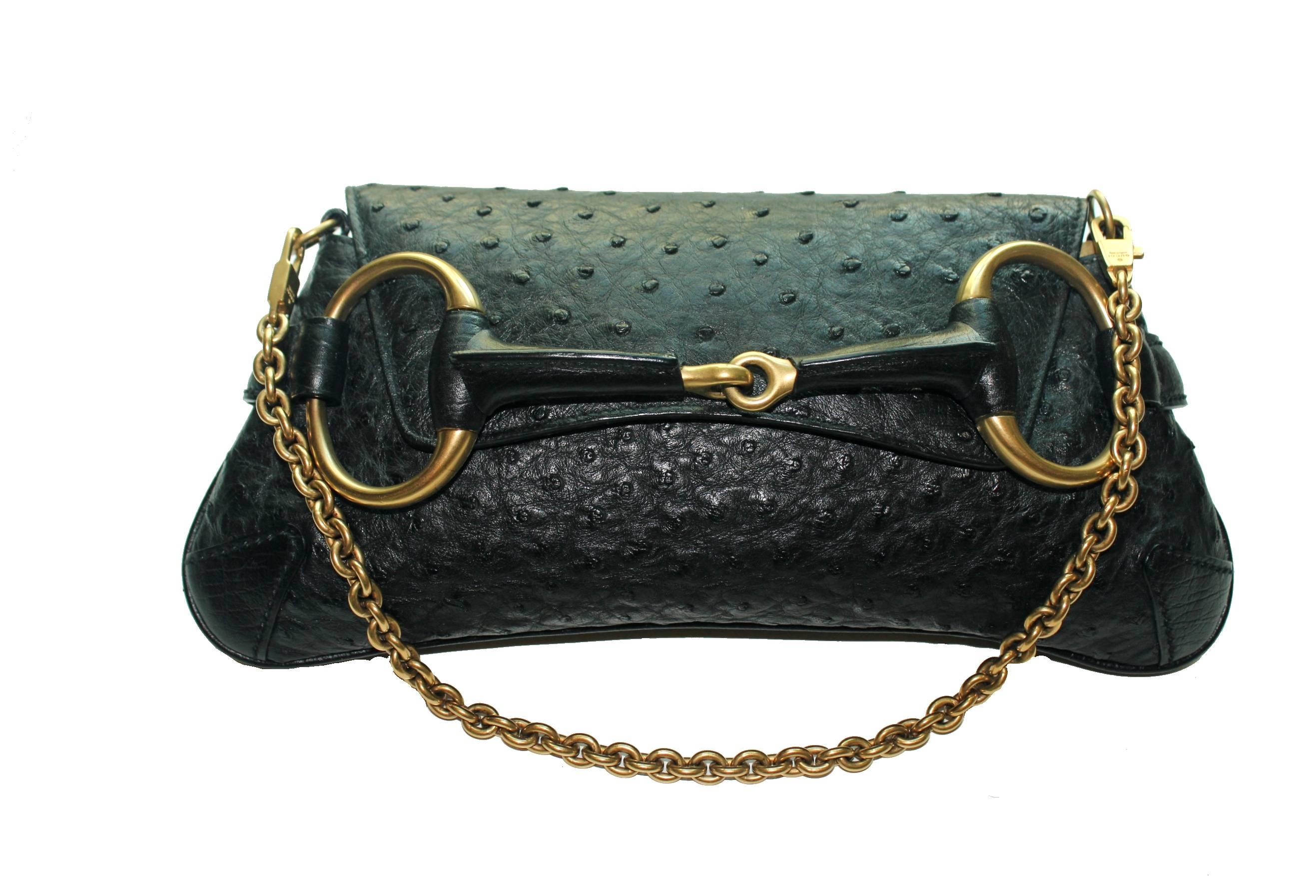 Beautiful Black Gucci Flap Bag
A timeless Gucci piece with the signature horsebit detail
Luxurious black ostrich skin
Fully lined with suede skin
One inner pocket
Golden hardware
Detachable hardware strap