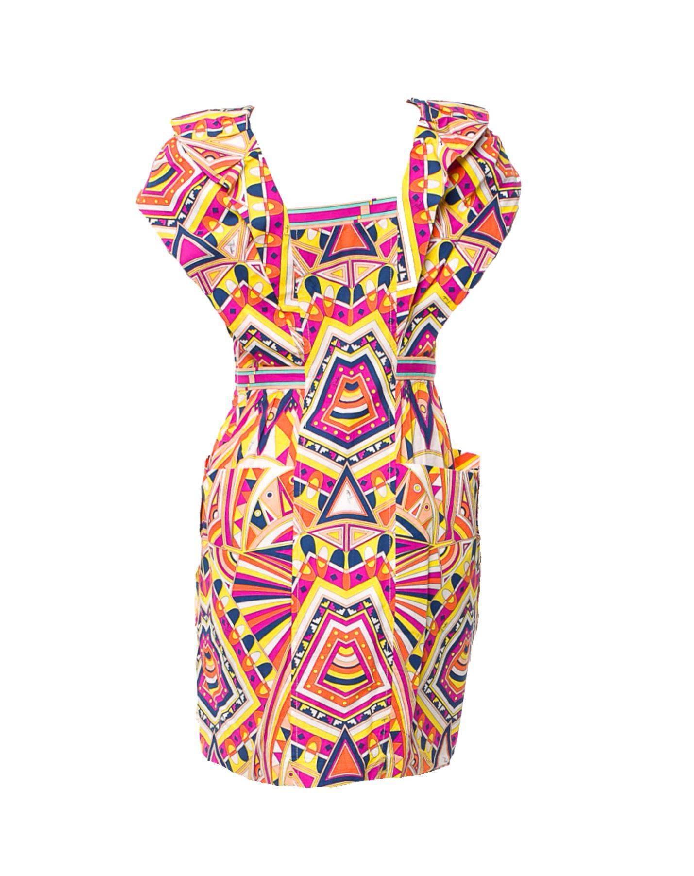 Classy Emilio Pucci Dress
Beautiful multicolor Kaleidoscope print
Discreetly signed with 