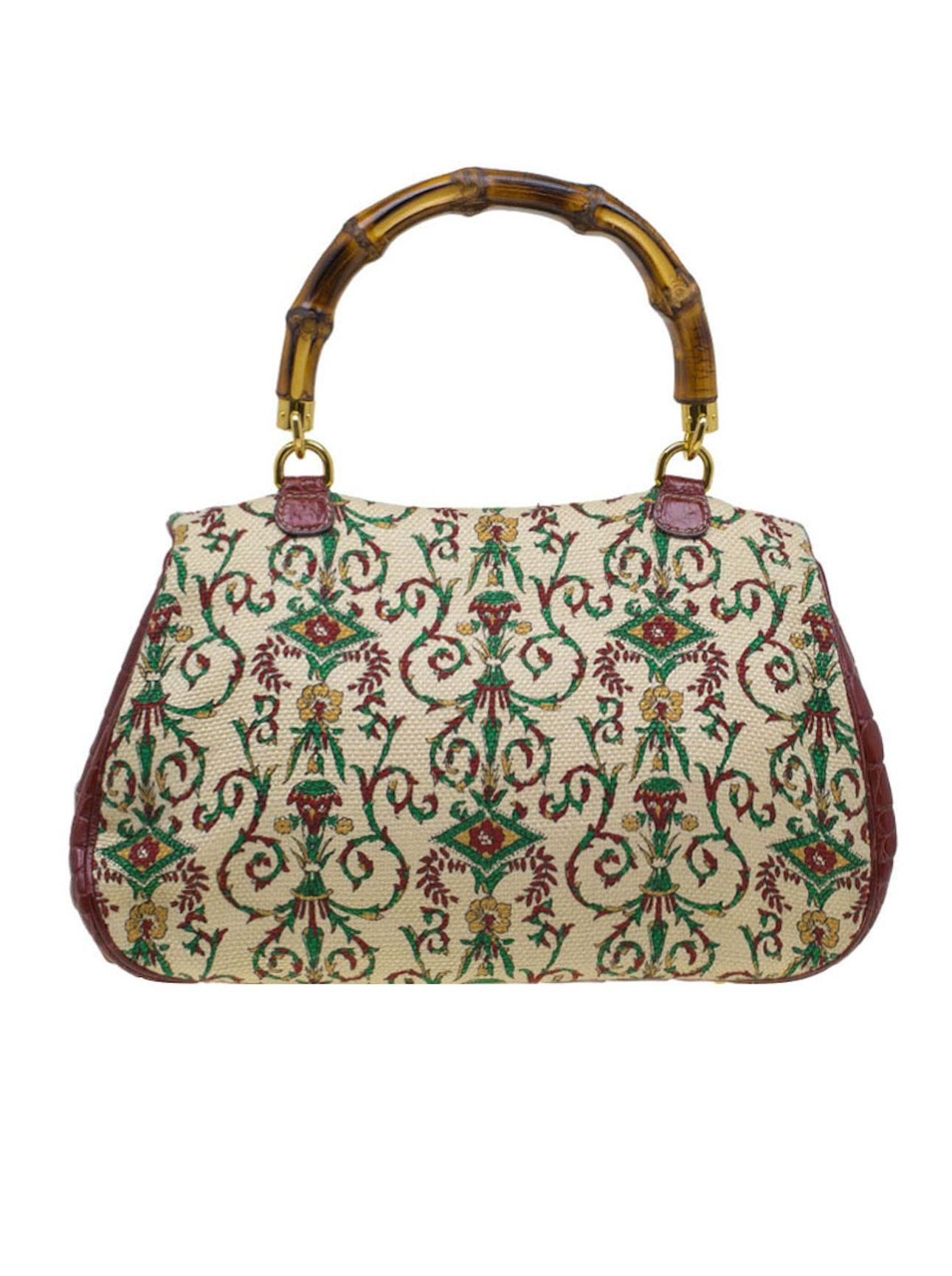
Gucci Heritage is a one-of-a-kind accessories collection which pays tribute to the Italian brand’s rich history. Relying on Gucci’s skilled artisan techniques and its incomparable luxury goods expertise.

This bag from the Heritage collection was