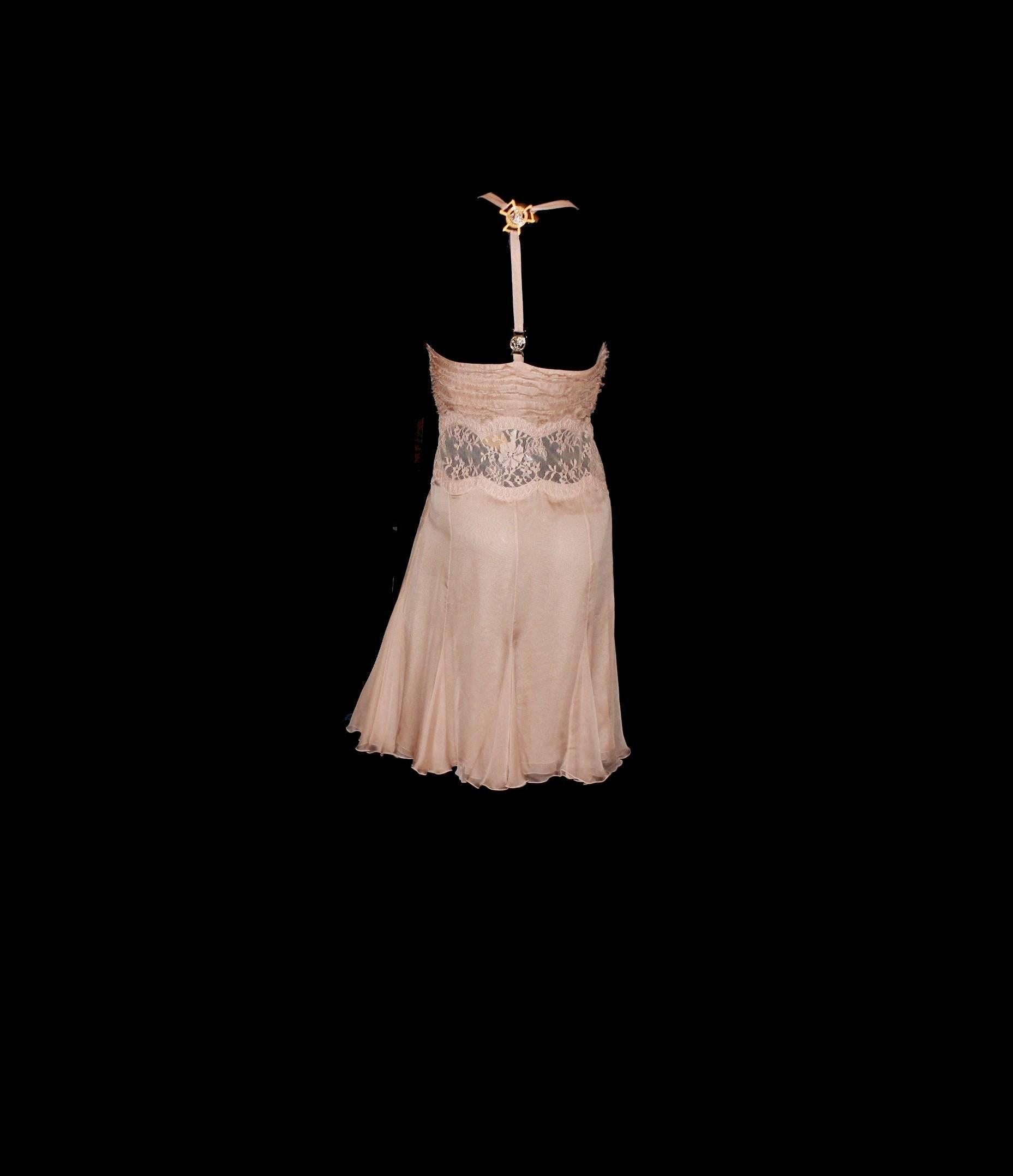 GORGEOUS VERSACE NUDE BLUSH SILK DRESS



    A VERSACE signature piece
    Seen on Teri Hatcher, Liz Hurley and many others
    Beautiful blush silk
    Ruched details 
Finest french lace insert 
    Golden medusa signature plates
Corset inside for