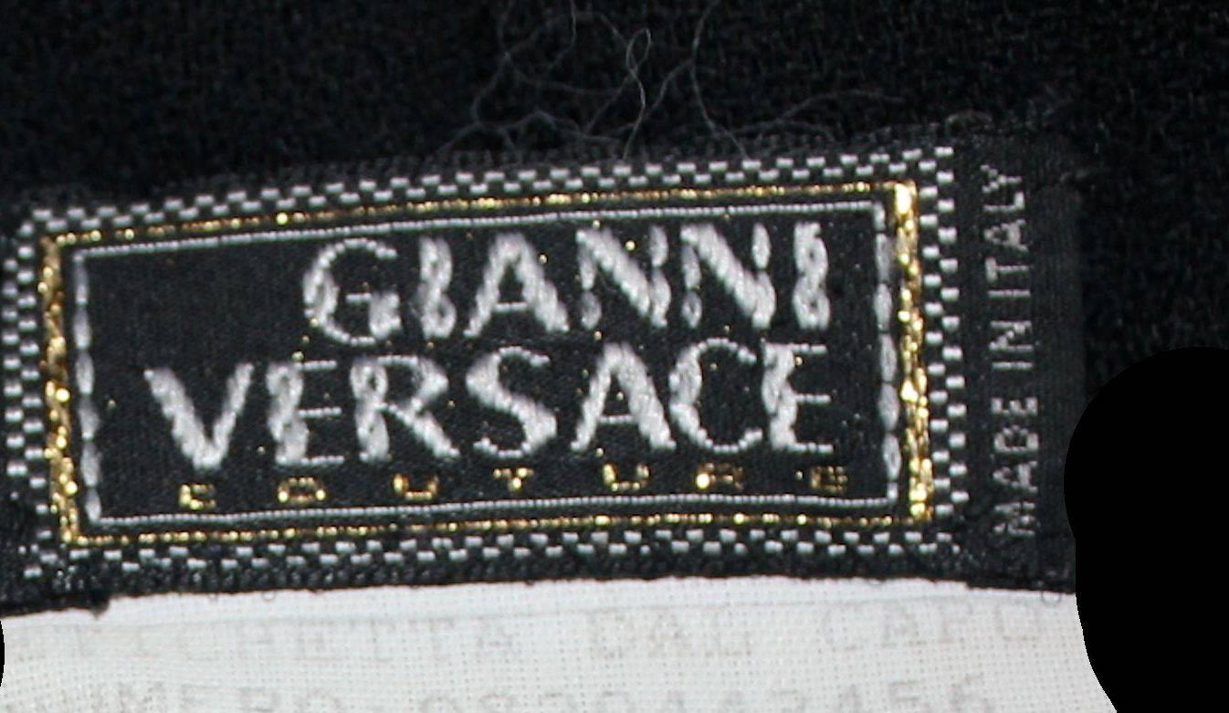 Atemberaubendes Gianni Versace Couture 1990er Schwarzes Bondage-Abendkleid mit Rückenausschnitt im Angebot 3