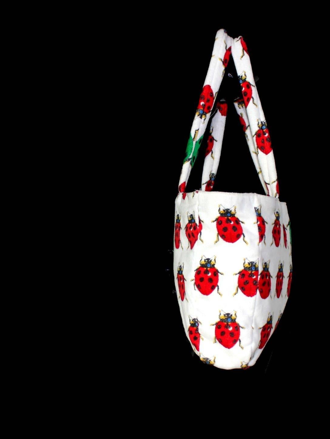 A TRUE COLLECTOR'S ITEM

CREATED BY GIANNI VERSACE FOR ONE OF HIS MOST FAMOUS COLLECTIONS EVER SS 1995



Stunning signature piece
    From SS 1995 collection designed by Gianni Versace himself
    Beautiful beach bag with ladybugs print
White