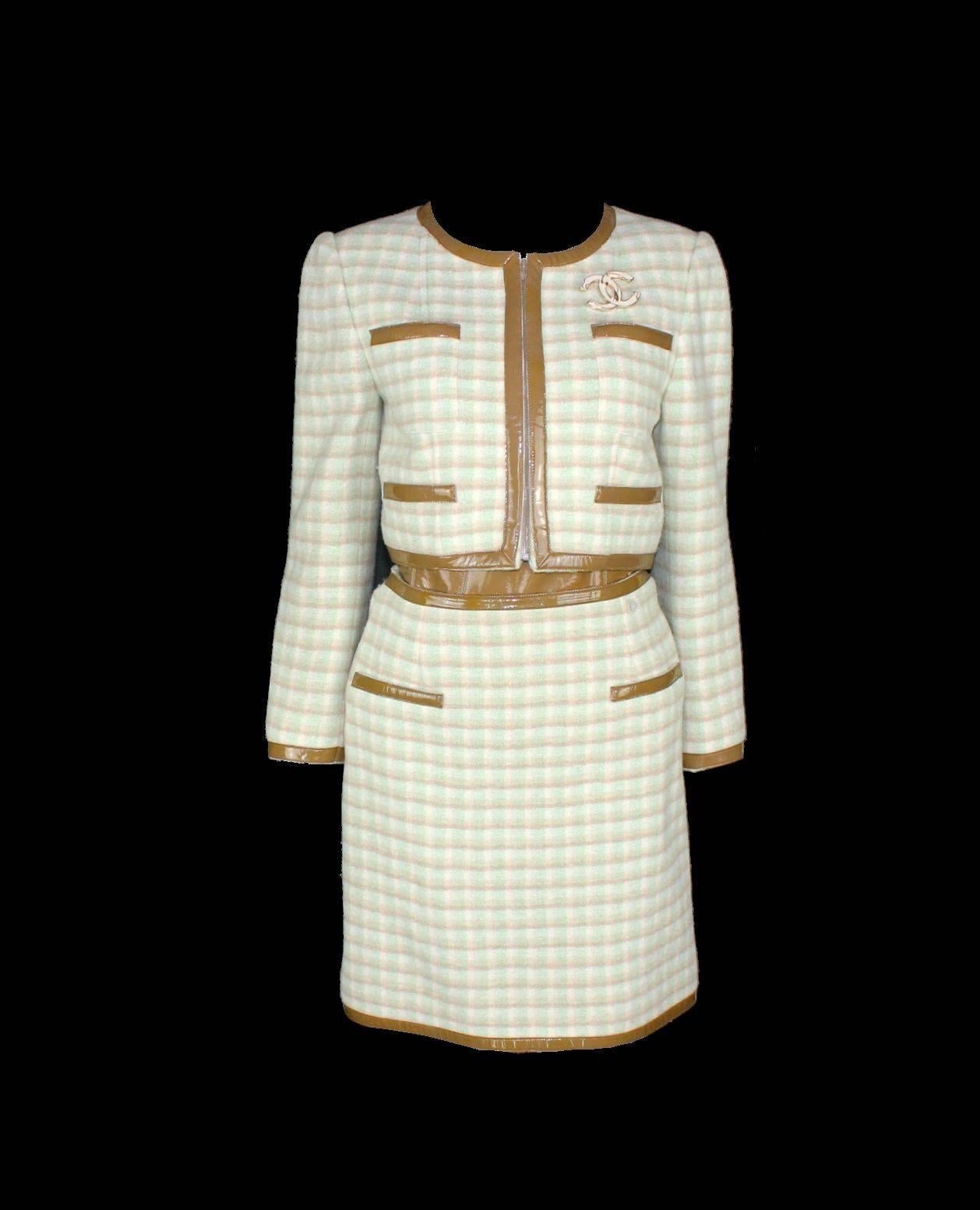 Beautiful Chanel Signature ensemble
Consisting of three pieces - Jacket, Skirt and Corset Belt
Can be worn as a complete outfit or each piece by itself
A very versatile ensemble that lasts for many years
The suit's color is in beautiful pastel