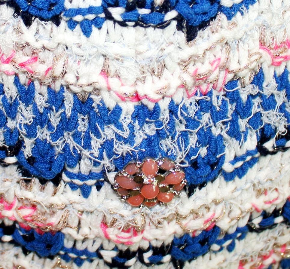 Robe Chanel Signature Gripoix boutonnée en maille crochetée multicolore 34 DUBAI Pour femmes en vente