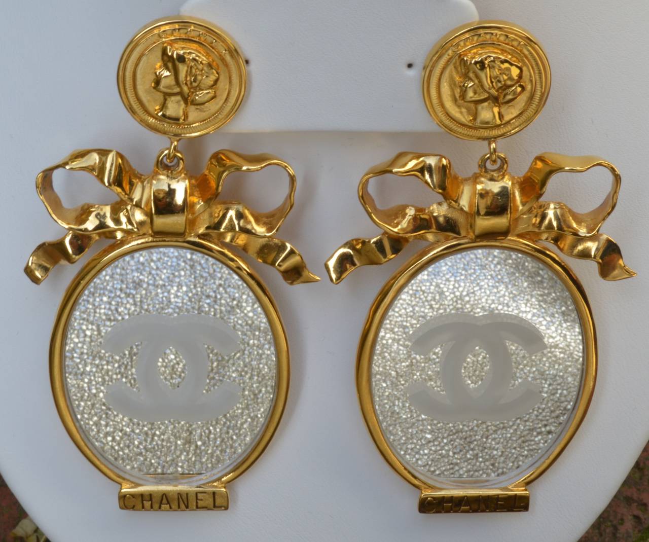 Rare Huge Chanel Couture Huge Etched Mirror Mirror Earrings

These are definitely the 