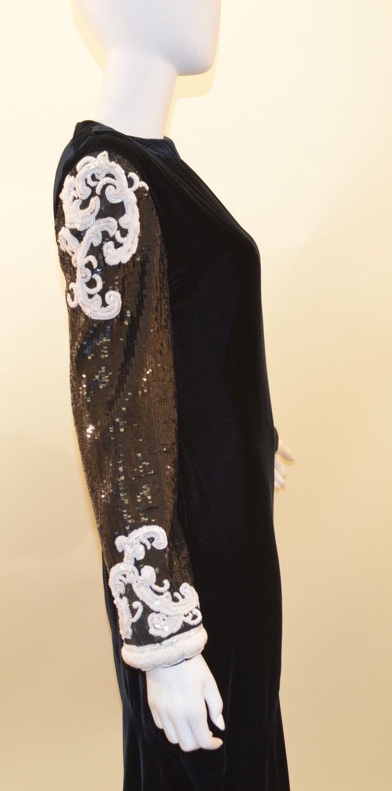 Women's Bill Blass Black Velvet Column Gown Dress Sequin Beaded Rococo Sleeves Vintage