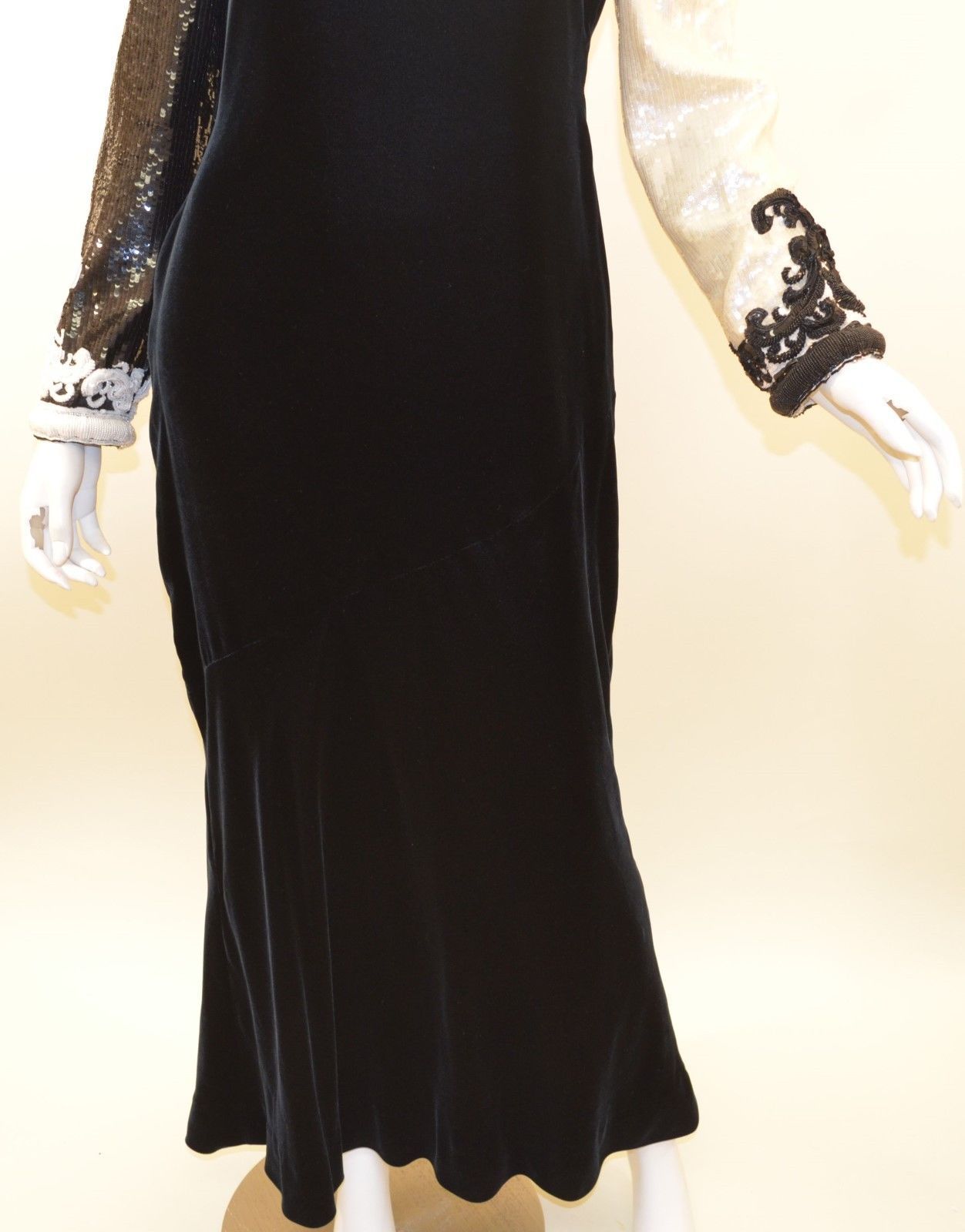 Bill Blass Black Velvet Column Gown Dress Sequin Beaded Rococo Sleeves Vintage 2