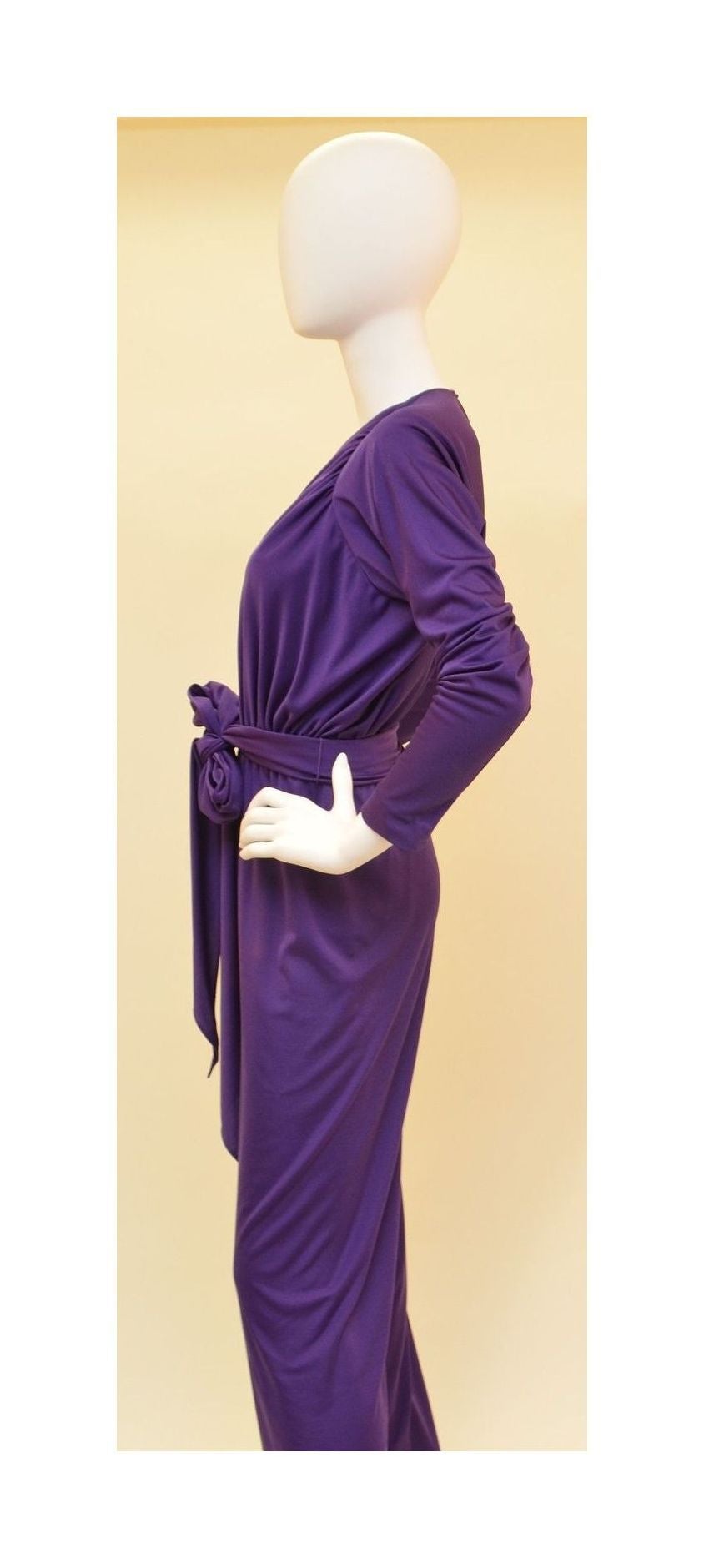 Vintage Halston jumpsuit is a petite size, has a waist tie closure, V-neckline with pin-tucking at the shoulder area. Fabric has stretch along the elasticized waist band.

Measurements:
Bust - 38''
Waist - 24'' to 32''
Hips - 34''
Length -
