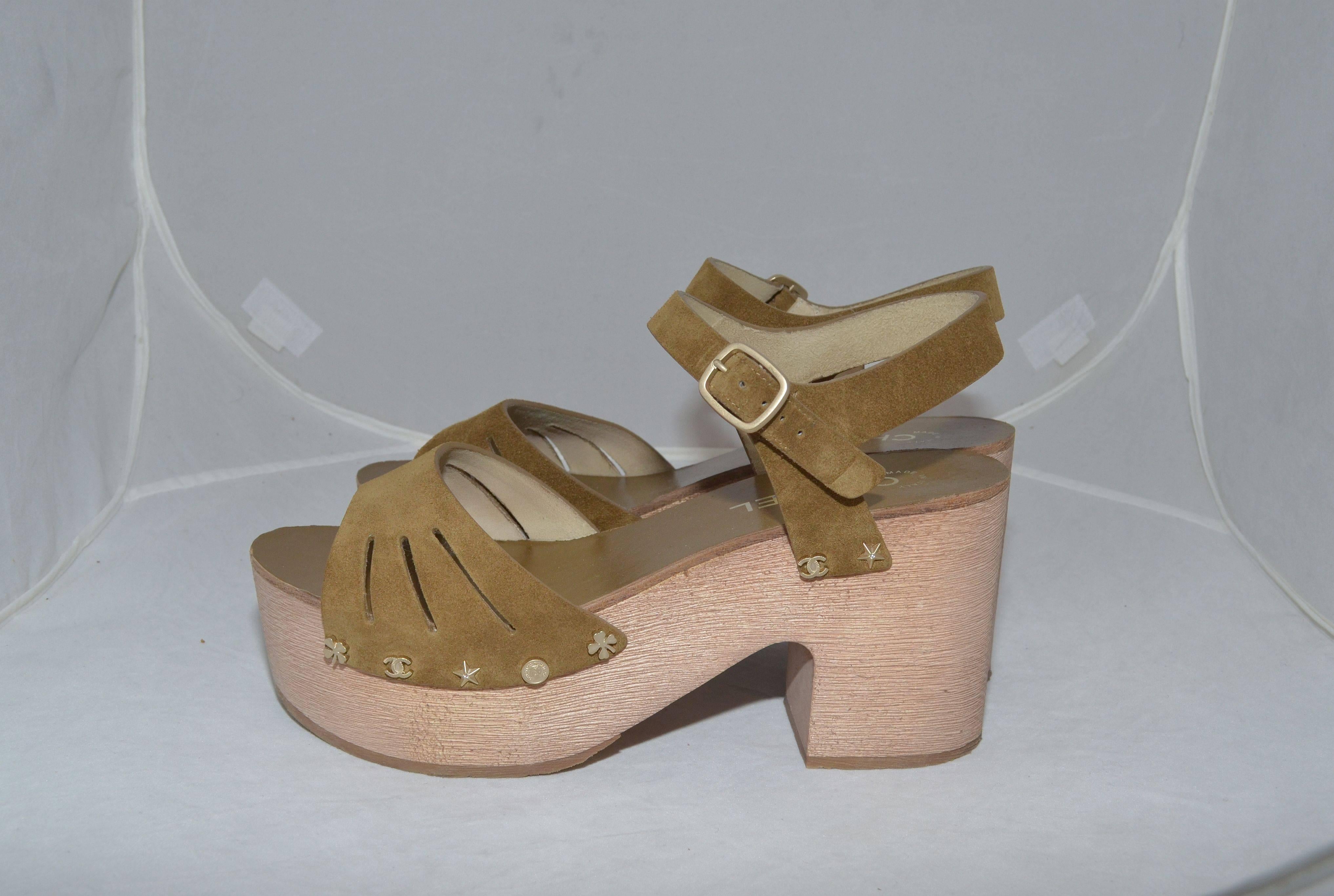 Chanel sandals from Spring 2015 RTW collection. Olive green suede with silver-tone studs along the wood platform, leather insoles, and rubber soles. Size 40, made in Italy.

Insole Measurement - 10''
Heel Measurement - 4''