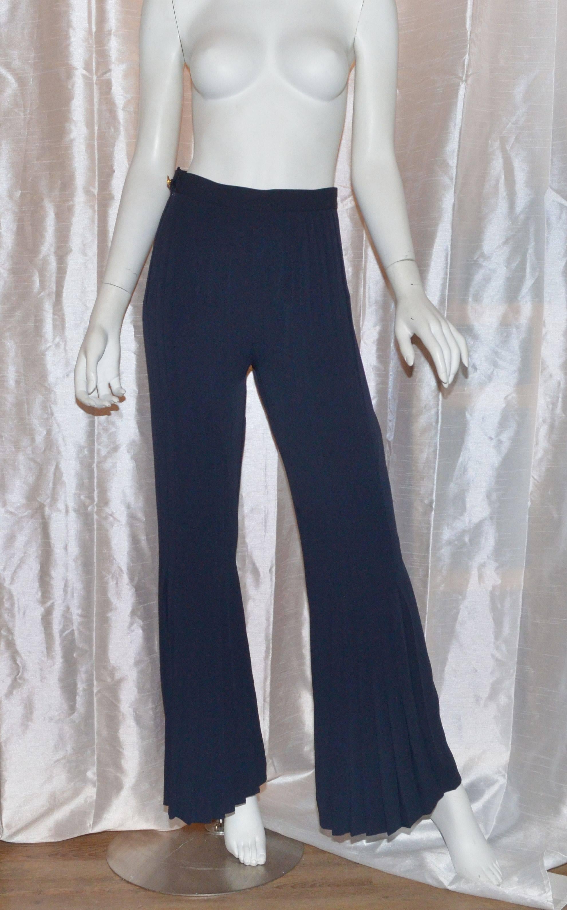 Chanel Vintage Navy Blue Pin tucked and Pleated Leg Trouser Pants

Beautiful Chanel pants feature a pleated detailing along the front legs with a side zipper and gold-tone button fastening. Ends of the pants have a sheer lining.
