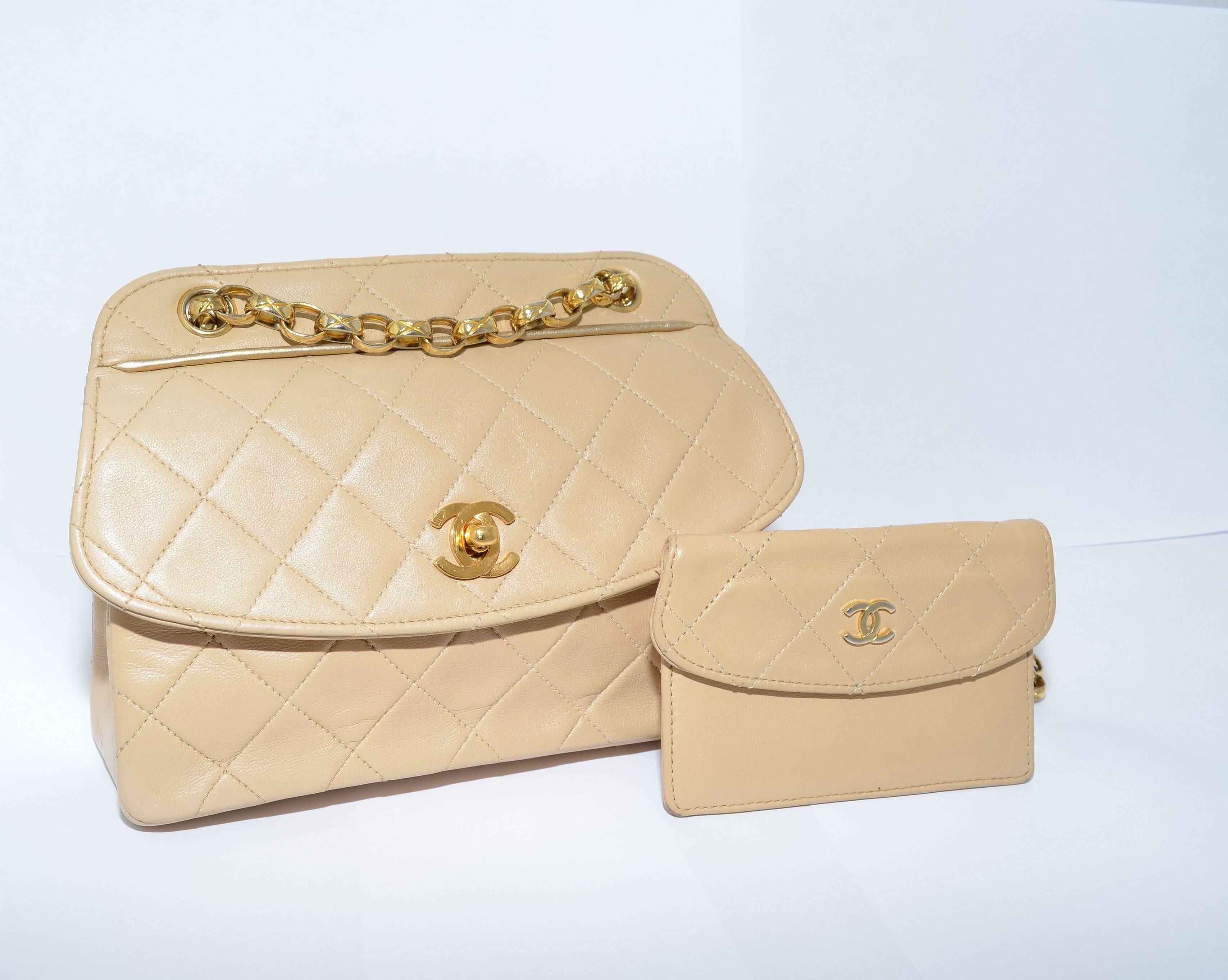 Chanel 1989-1991 Vintage Quilted Mini Flap Bag w/ Quilted Gold Chain Crossbody

Chanel bag from 1989-1991 is featured in a quilted beige leather, gold-tone hardware with a signature turnlock closure, metallic gold trim at the handle and back slip