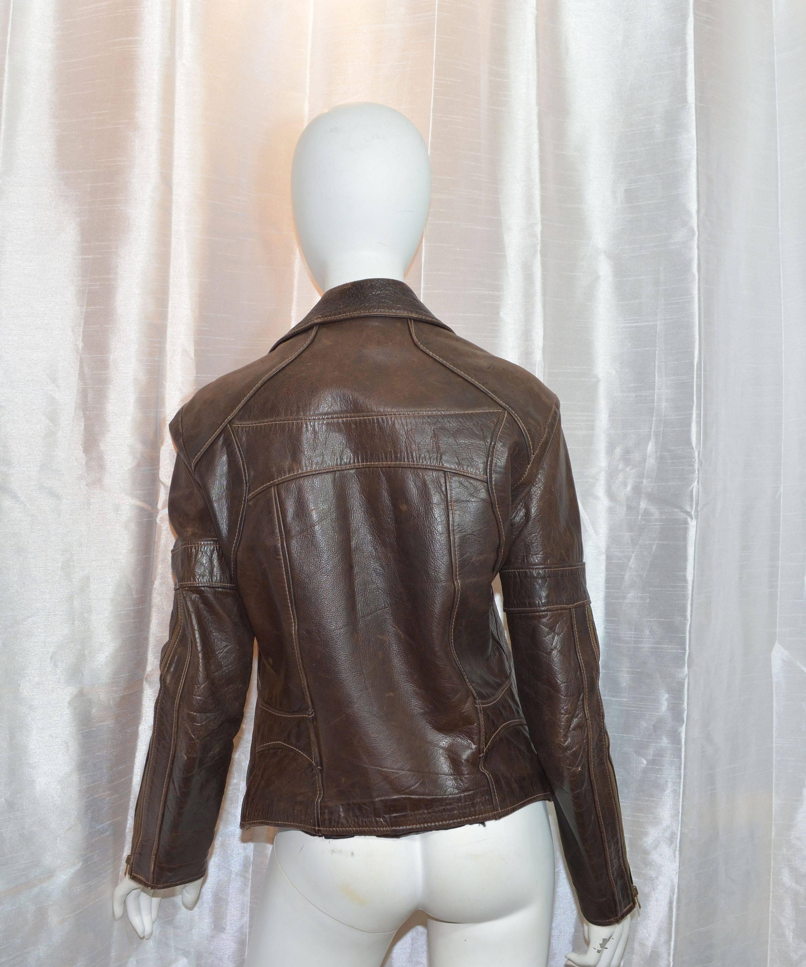 East West Musical Instruments Mango Road Buffalo Leather Zip Jacket

Mango Road vintage jacket featured in brown buffalo leather with a zippered front and two zippered front pockets, and zippered cuffs. Jacket is fully lined and has one interior