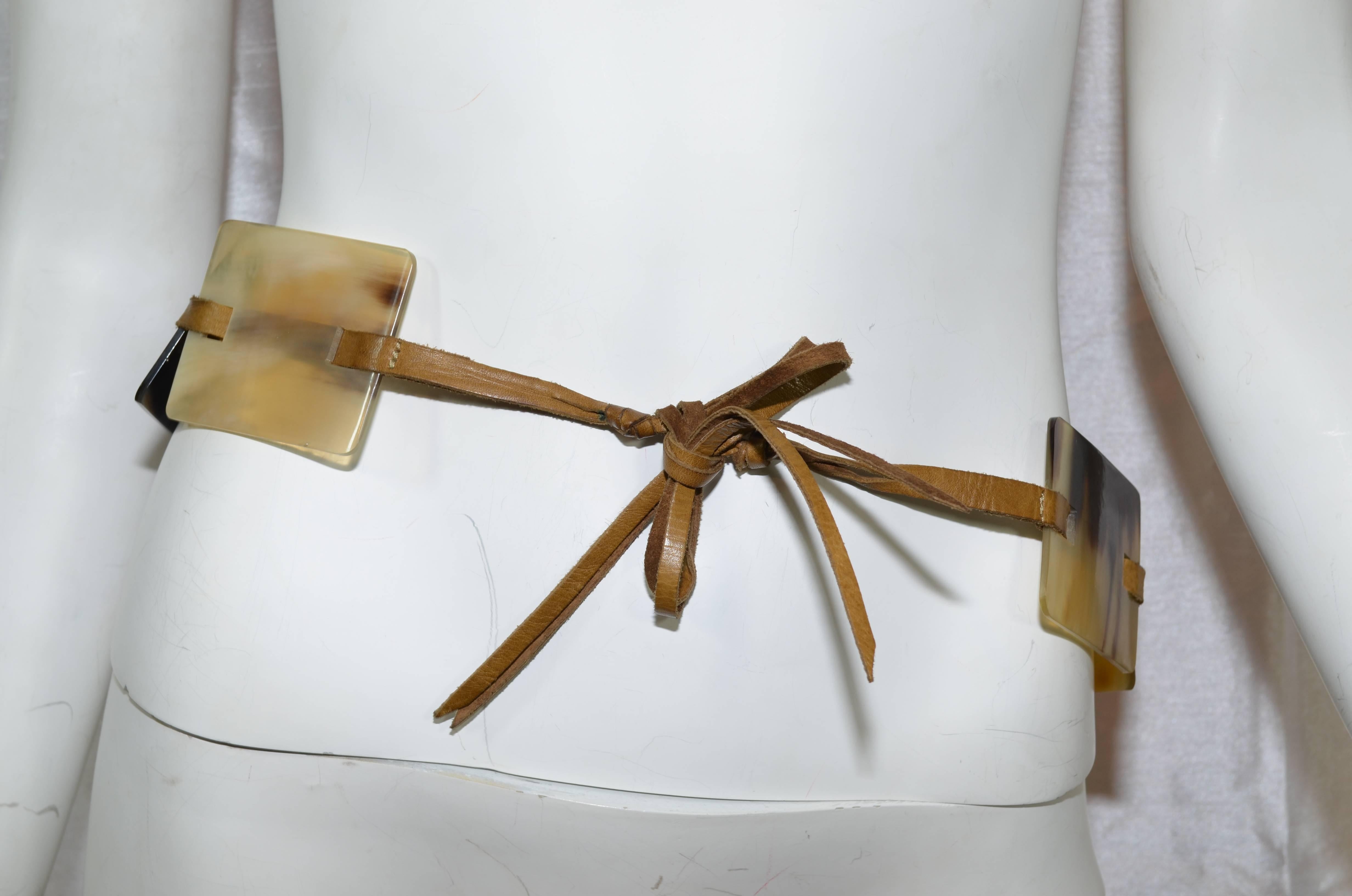 Brunello Cucinelli Horn-Taille Krawattengürtel im Zustand „Hervorragend“ im Angebot in Carmel, CA