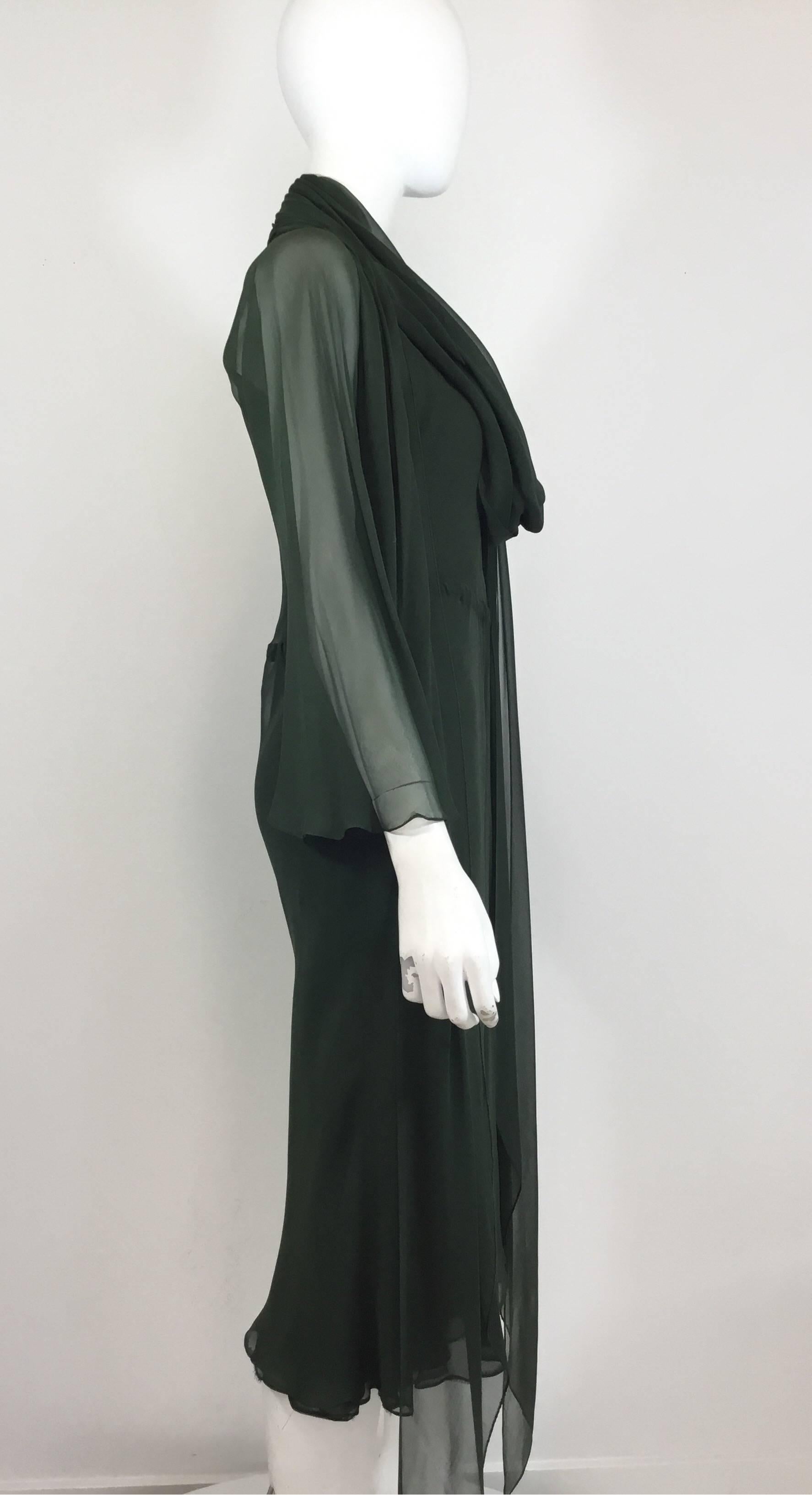 Halston chiffon dress features a draped, cowl neckline and flowy long sleeves. Dress has a slip on entry with an elastic band around the waist. Slip dress and scarf included. 

bust 36'', sleeves 28'', waist 32'', hips 38'', length 49''

*Dress has