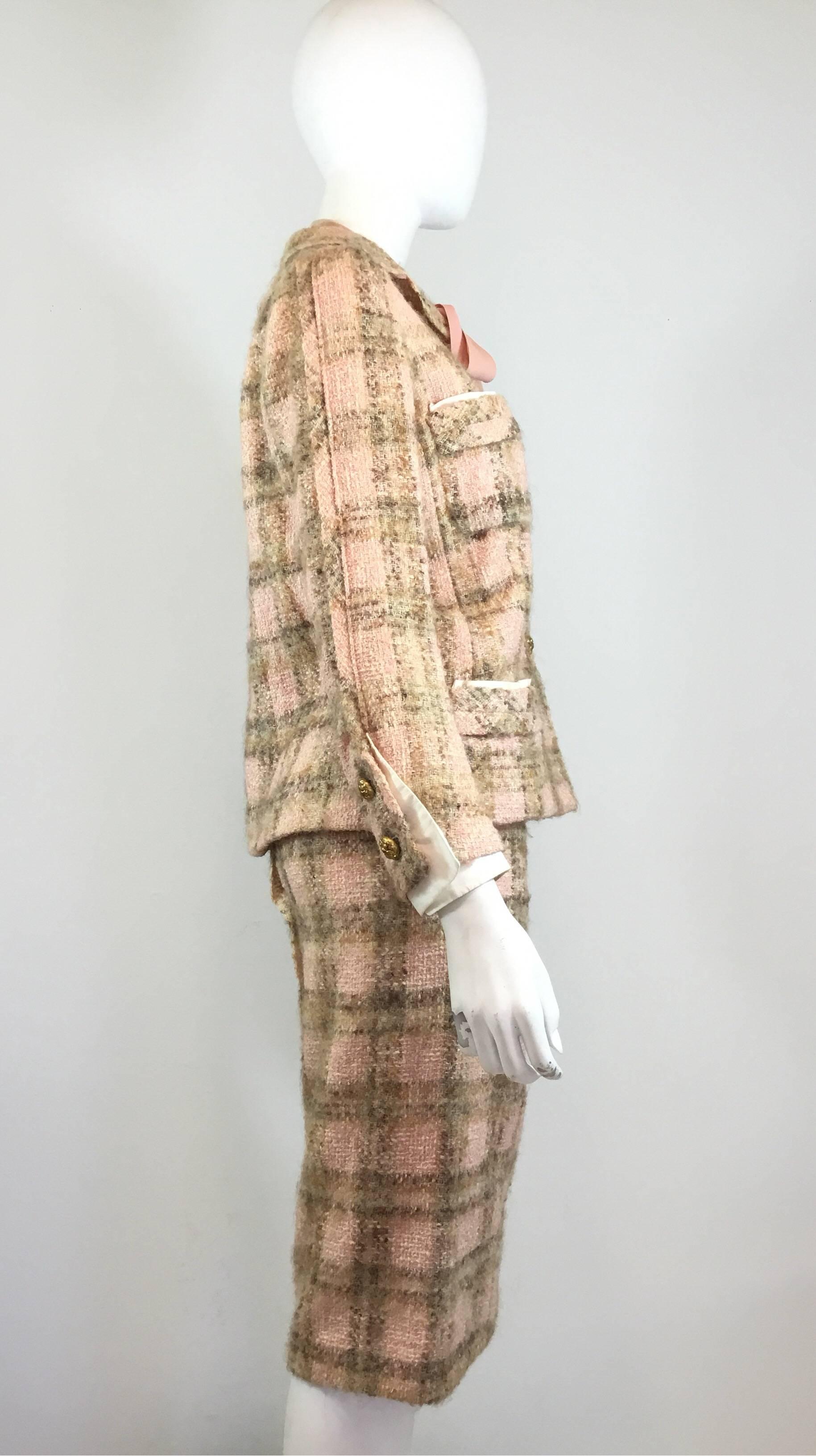 Chanel Couture 1960’s Pink Tweed Skirt Suit In Good Condition In Carmel, CA