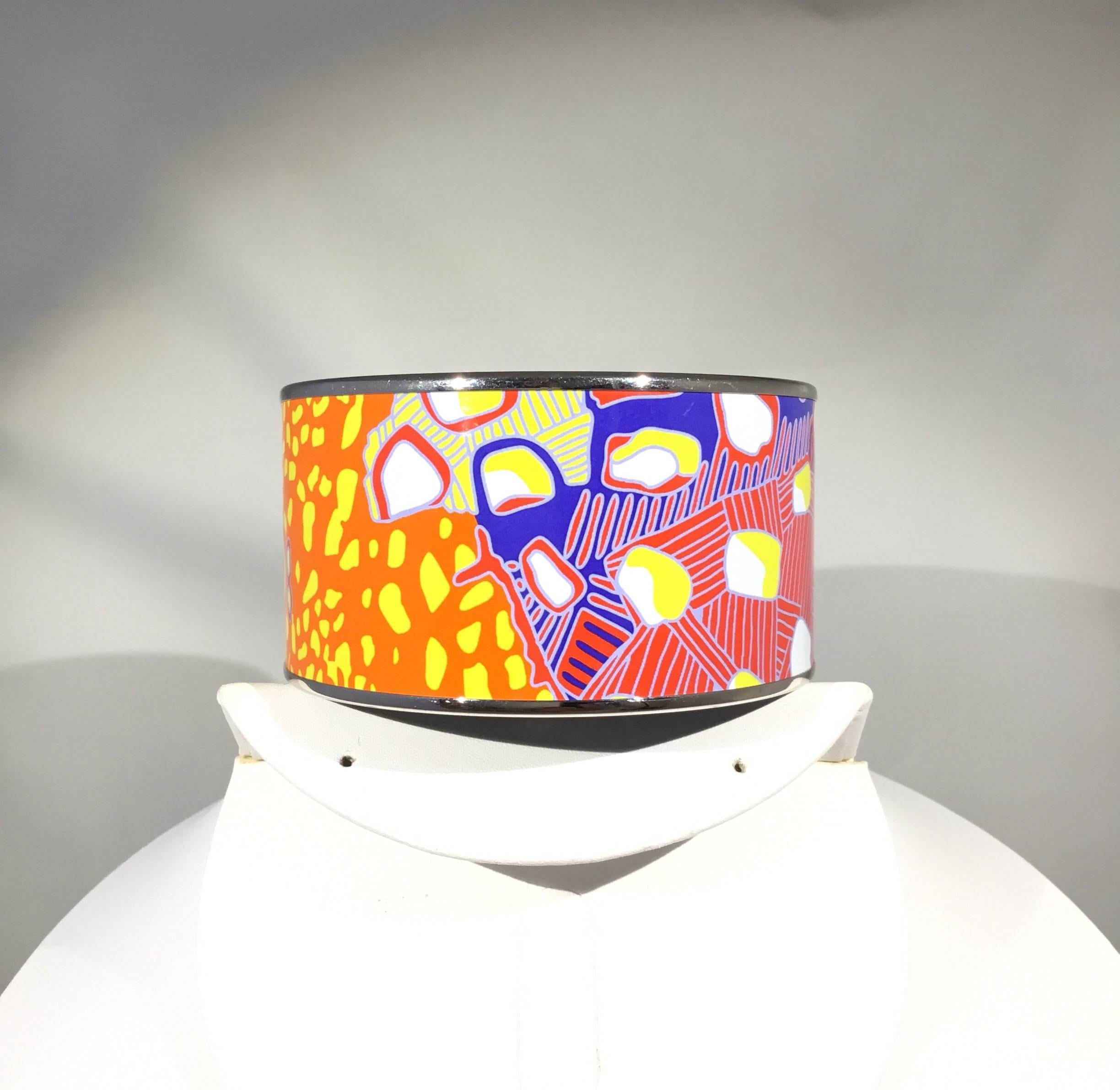 Hermes enamel bangle features a bright print with silver hardware. Made in France + O. Diameter 2.5 inches, width 1.5”
