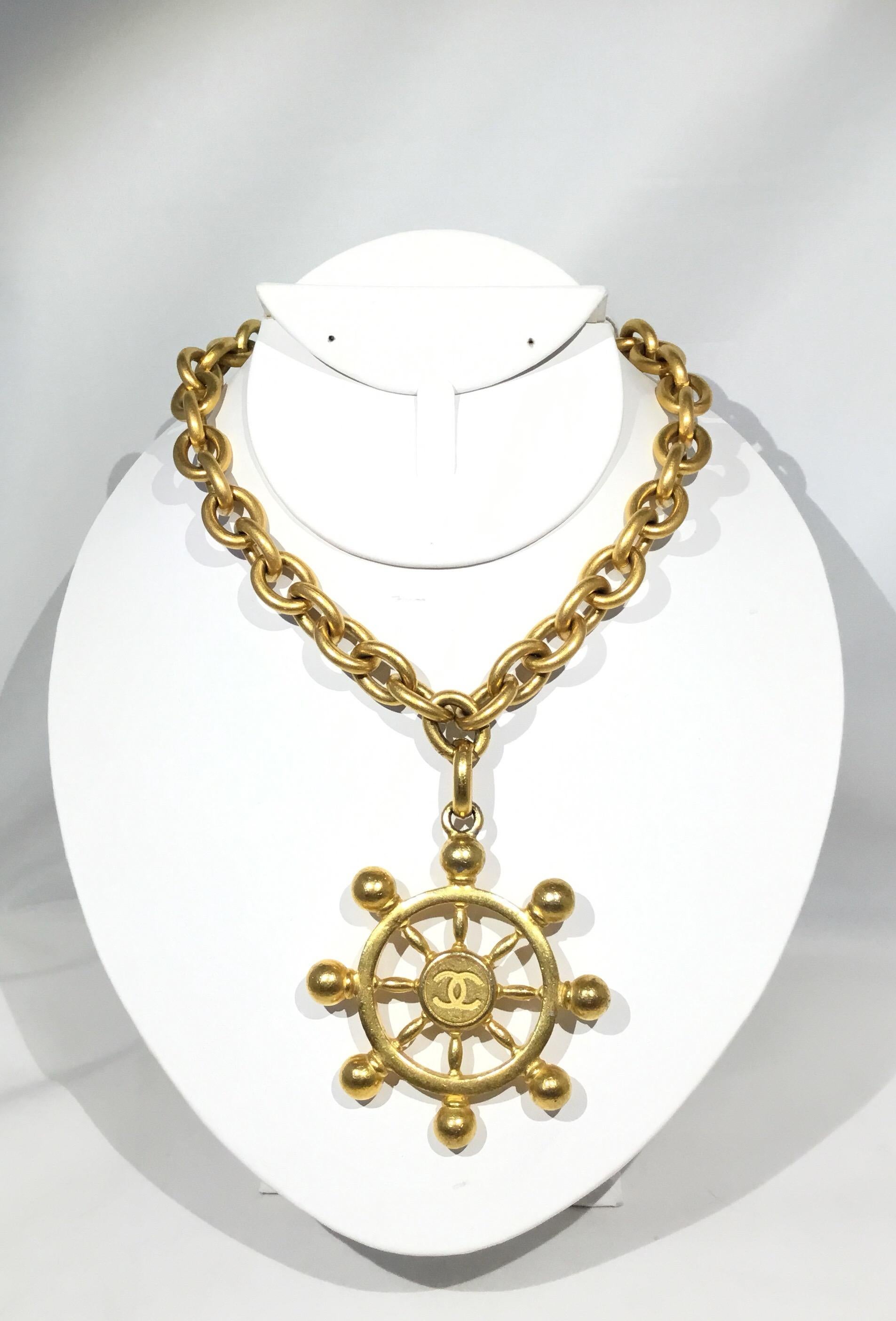 Vintage Chanel chain necklace featured in gold tone from the 1994 P collection. Necklace has a boat/ship wheel (with CC insignia at the center) Pendant and a hook closure. Can be worn as a necklace or belt. Chain measures 30” 

Made in France