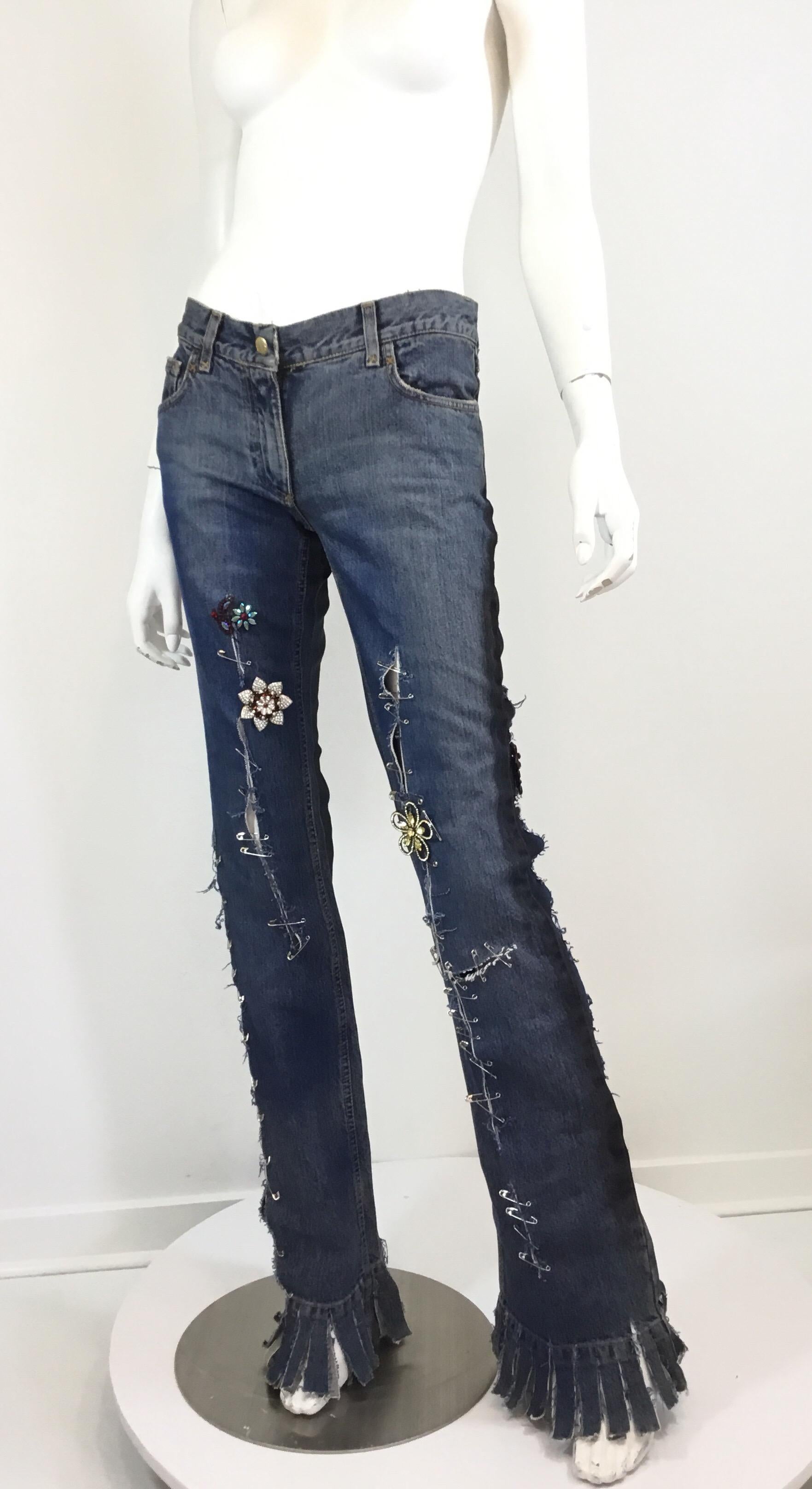 Dolce and Gabbana Jeans with safety pin detailing throughout and jeweled pins, car wash Pleated hem. Zipper and button fastening with functional front and back pockets. Size 40, made in Italy, 100% Cotton.

Measurements:
Waist 28”, hips 35”, inseam