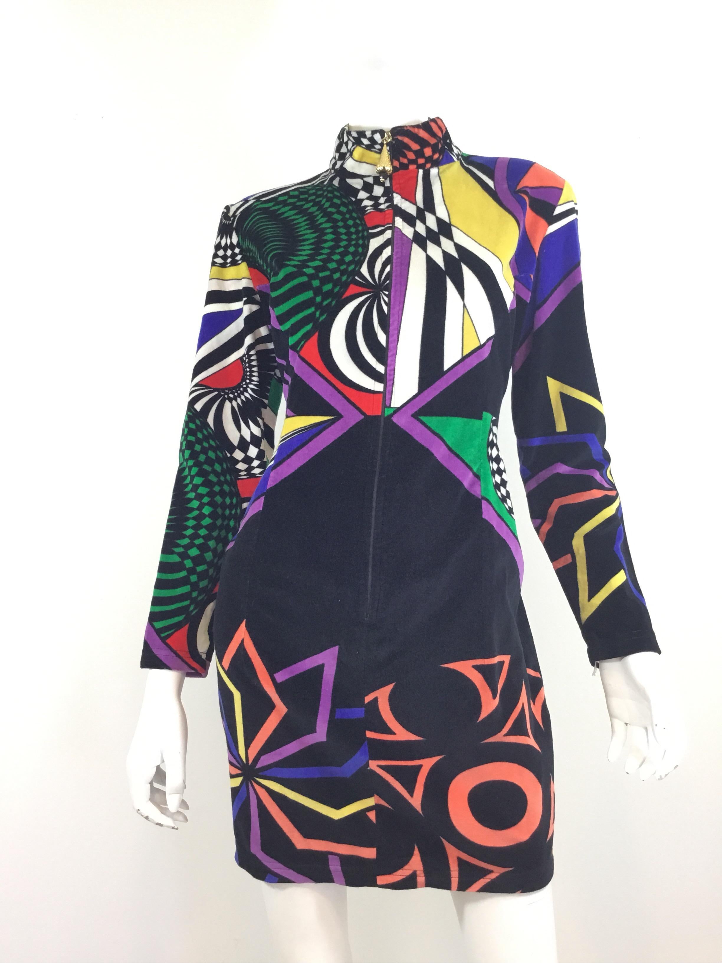 Versus Versace vintage dress in a multicolored velvet with a zipper fastening at the neck. Made in Italy.

Measurements:

Bust 36”, sleeves 22”, shoulder to shoulder 17”, waist 30”, hips 38”, length 35”