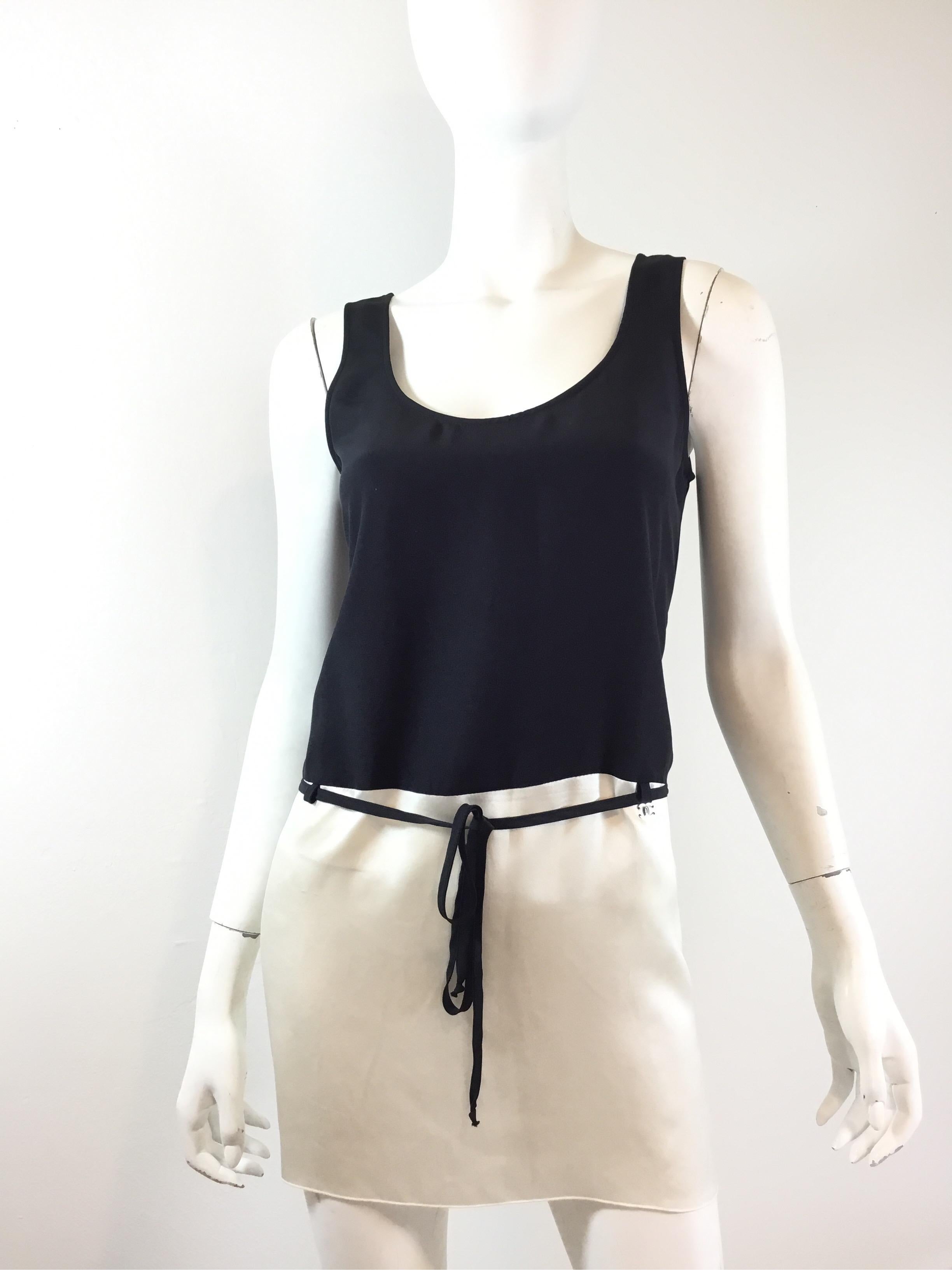 Chanel silk tank top in a black and ivory color block with a ribbon tie at the waist. 100% silk, size 36, made in Italy. Excellent condition.

Bust 36”, waist 38”, length 26”