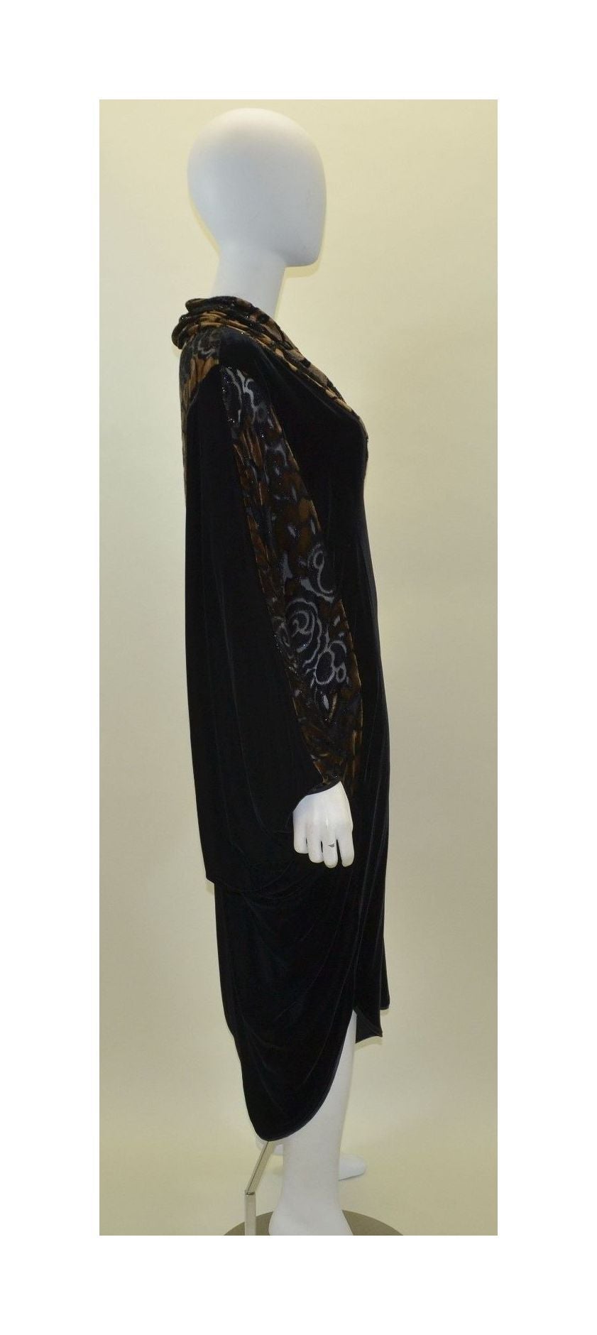 Janice Wainwright London Black Velvet Dress Caftan Bronze Burnout Design In Excellent Condition In Carmel, CA