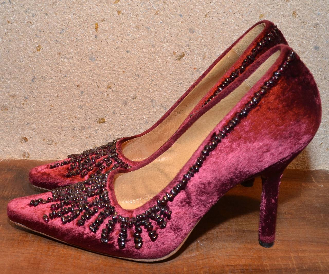 Beautiful Gucci pumps from the Tom Ford era feature a crushed velvet material with genuine garnet stones along the vamp and trim, and have leather insoles and soles. 

Measurements:
Heel Height - 4.5''