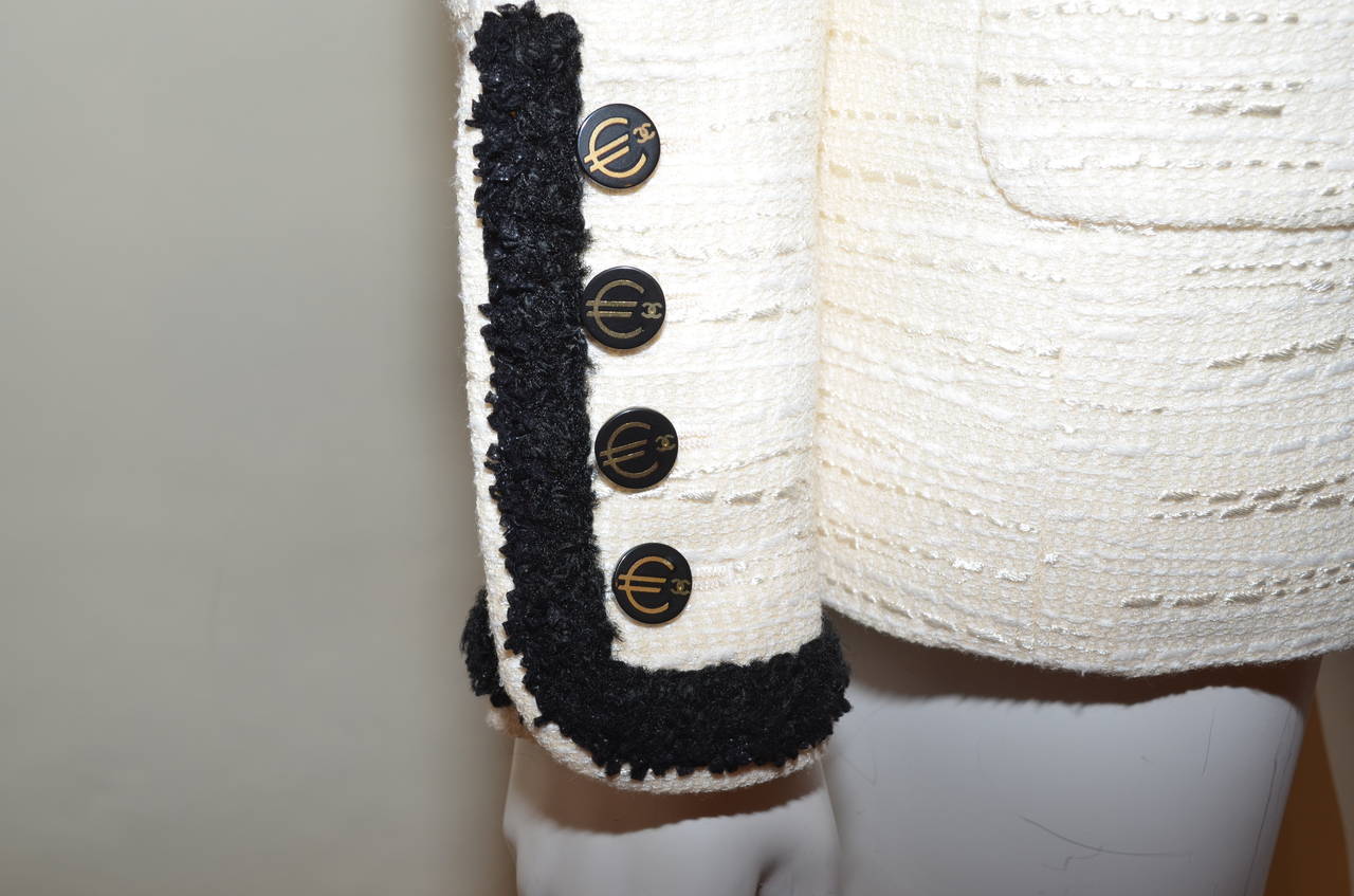 Chanel 02P Boucle Wool Jacket 38 In Excellent Condition In Carmel, CA