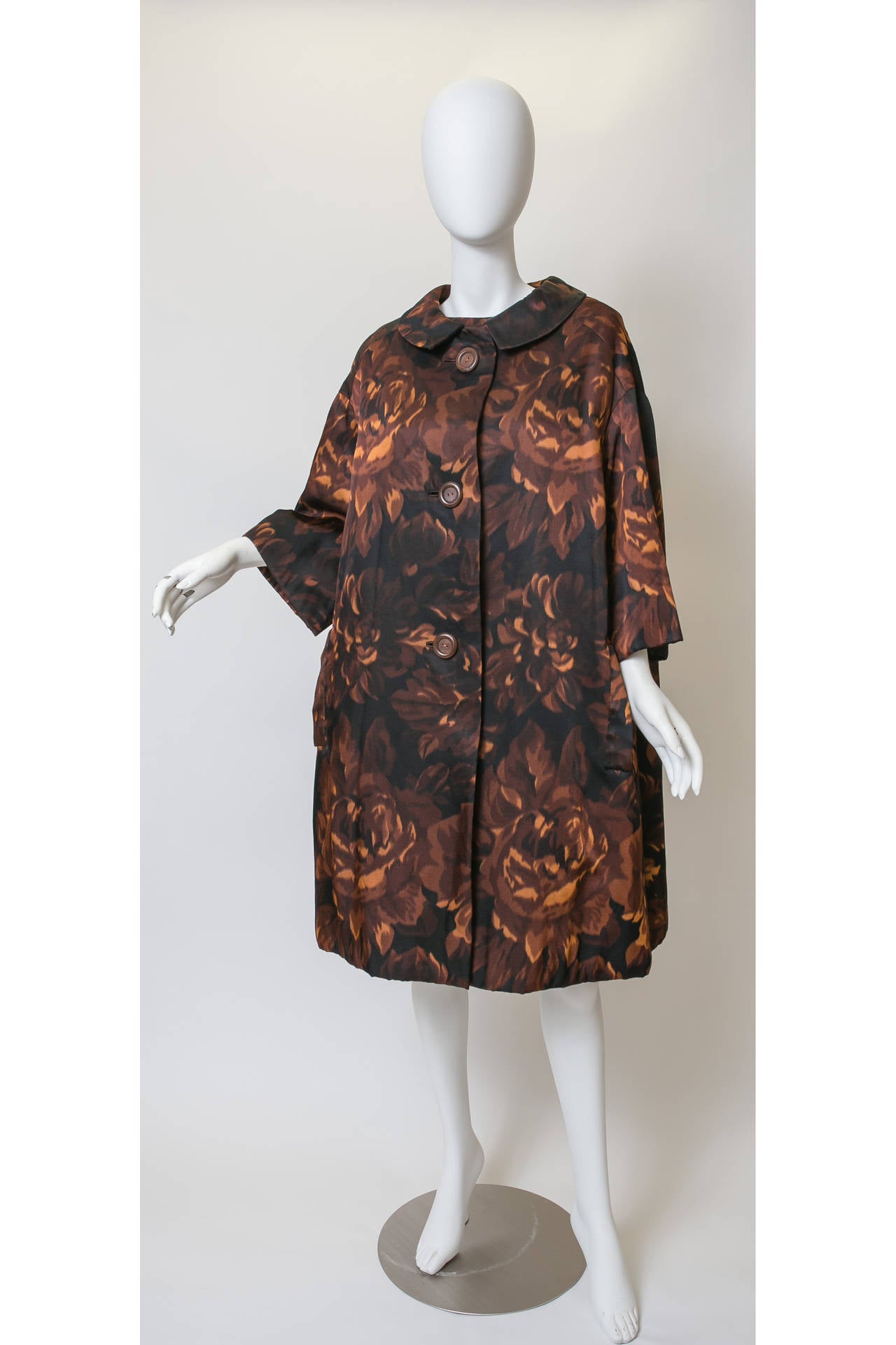 Christian Dior 1950s Dress and Coat Numbered Piece
Gorgeous muted floral silk nipped waist dress with tulle skirt and back bow
3.4 sleeve swing coat in matching fabric with xl wood buttons
Heavy lining to coat for winter weather
estimated size 8