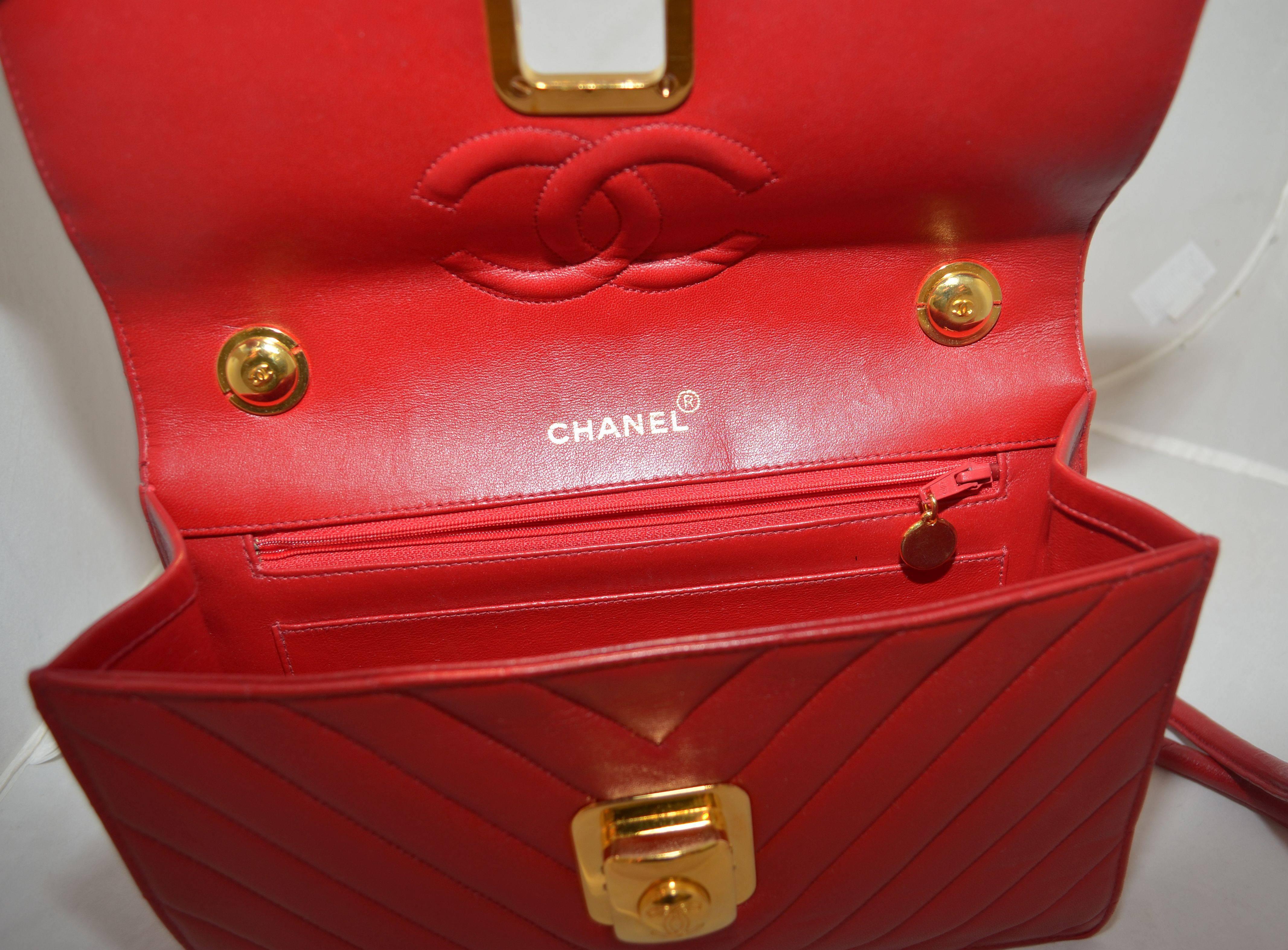 Chanel 1989-1991 Vintage Leather Chevron Crossbody Flap Shoulder Bag 1