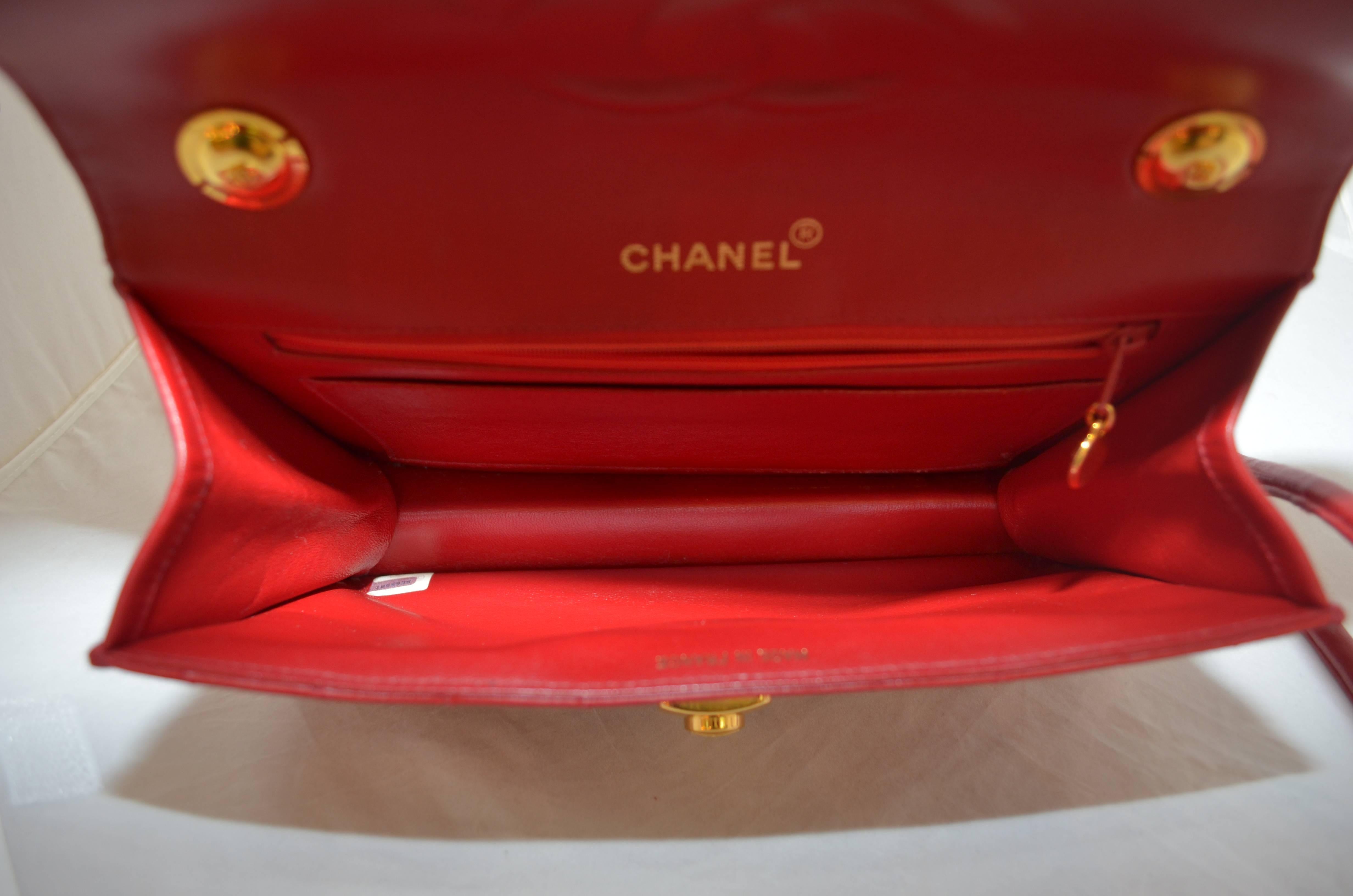Chanel 1989-1991 Vintage Leather Chevron Crossbody Flap Shoulder Bag 2