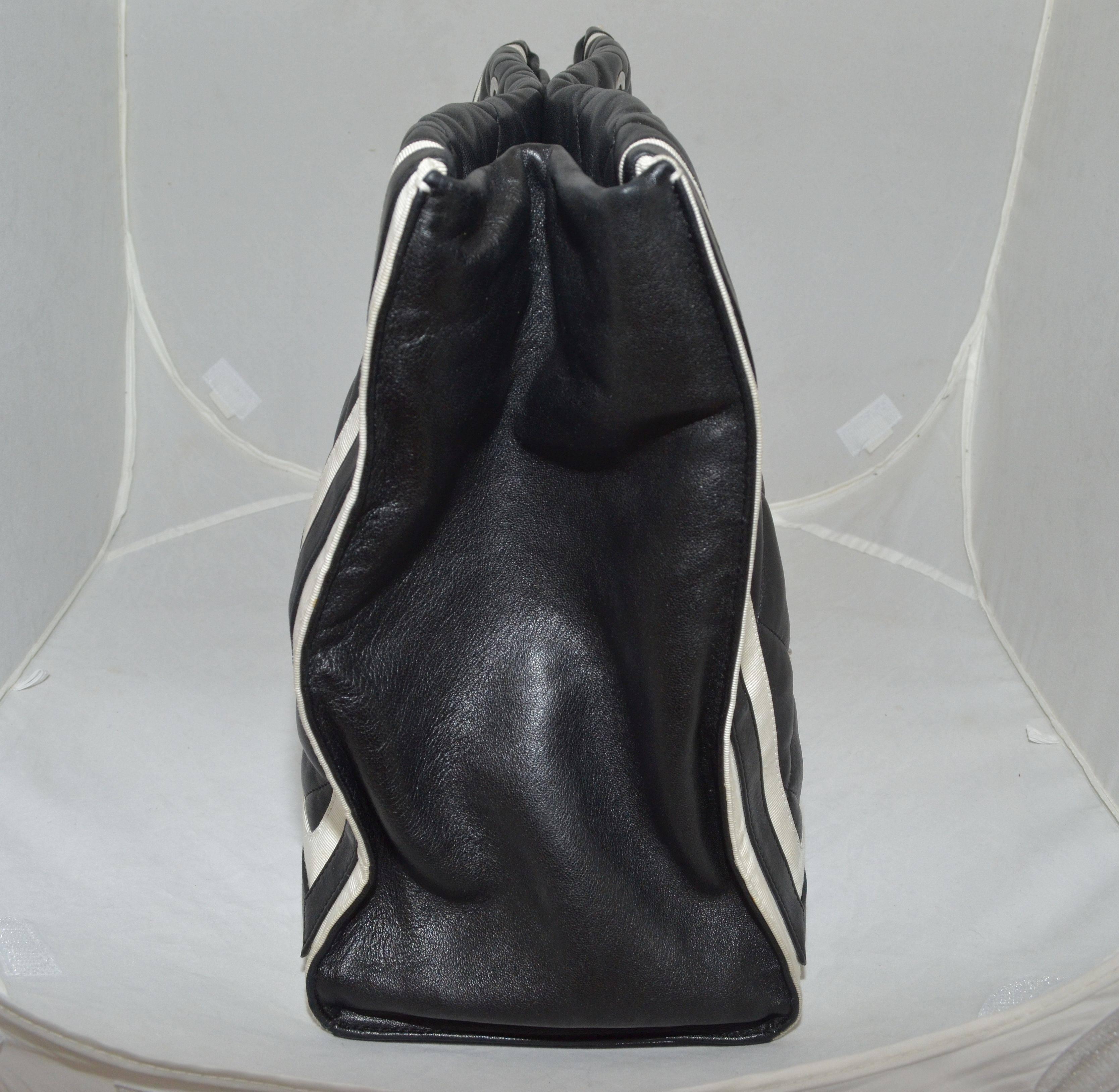 Chanel 2005-2006 Gesteppte Lammfell-Tasche Damen