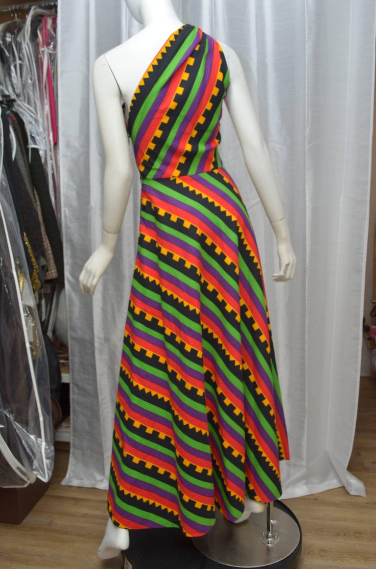 sex and the city one shoulder dress Carrie Bradshaw's 15 Best 'Sex And The City' Outfits