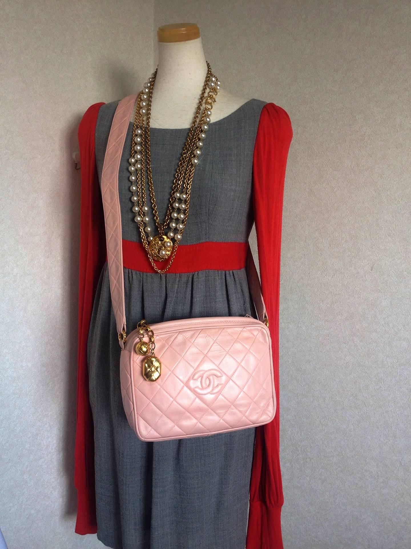 Vintage CHANEL milky pink lambskin camera bag style shoulder bag with golden CC For Sale 5