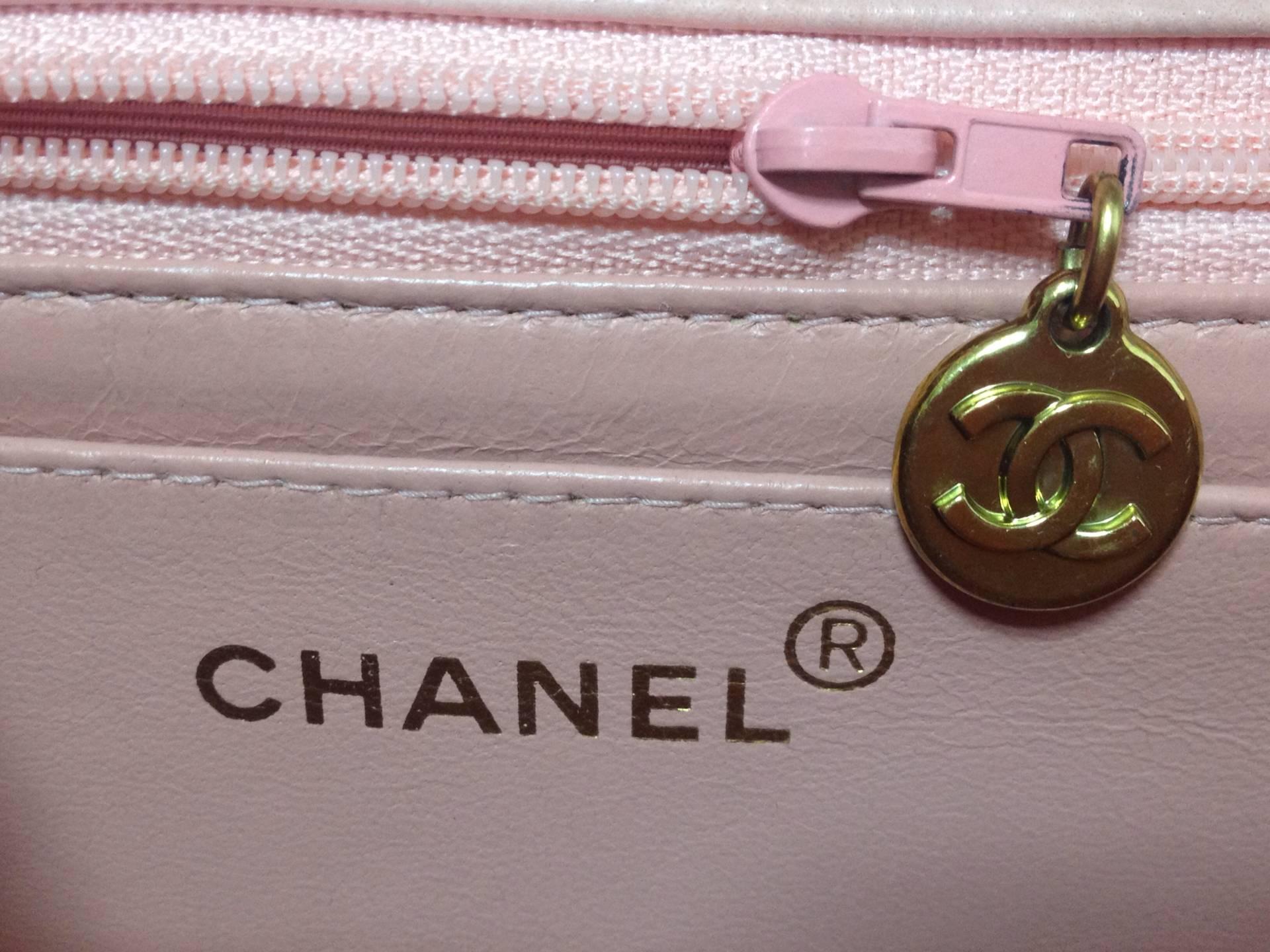 Vintage CHANEL milky pink color lambskin classic 2.55 handbag purse with gold CC For Sale 2