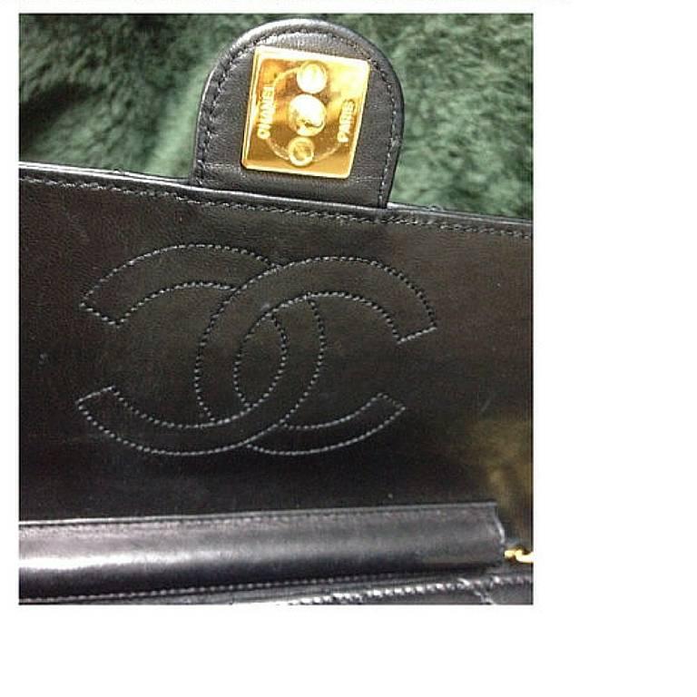 Vintage CHANEL black quilted lambskin classic 2.55 shoulder purse with golden CC In Good Condition In Kashiwa, Chiba