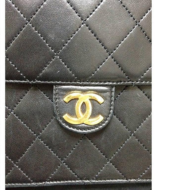 Vintage CHANEL black quilted lambskin classic 2.55 shoulder purse with golden CC and chain strap. The very classic bag.

90's Vintage CHANEL quilted black lambskin classic 2.55 shoulder purse with golden CC and chain strap. The very classic