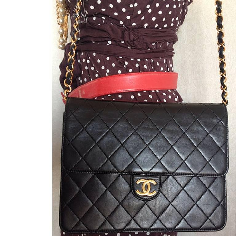 Vintage CHANEL black quilted lambskin classic 2.55 shoulder purse with golden CC 4
