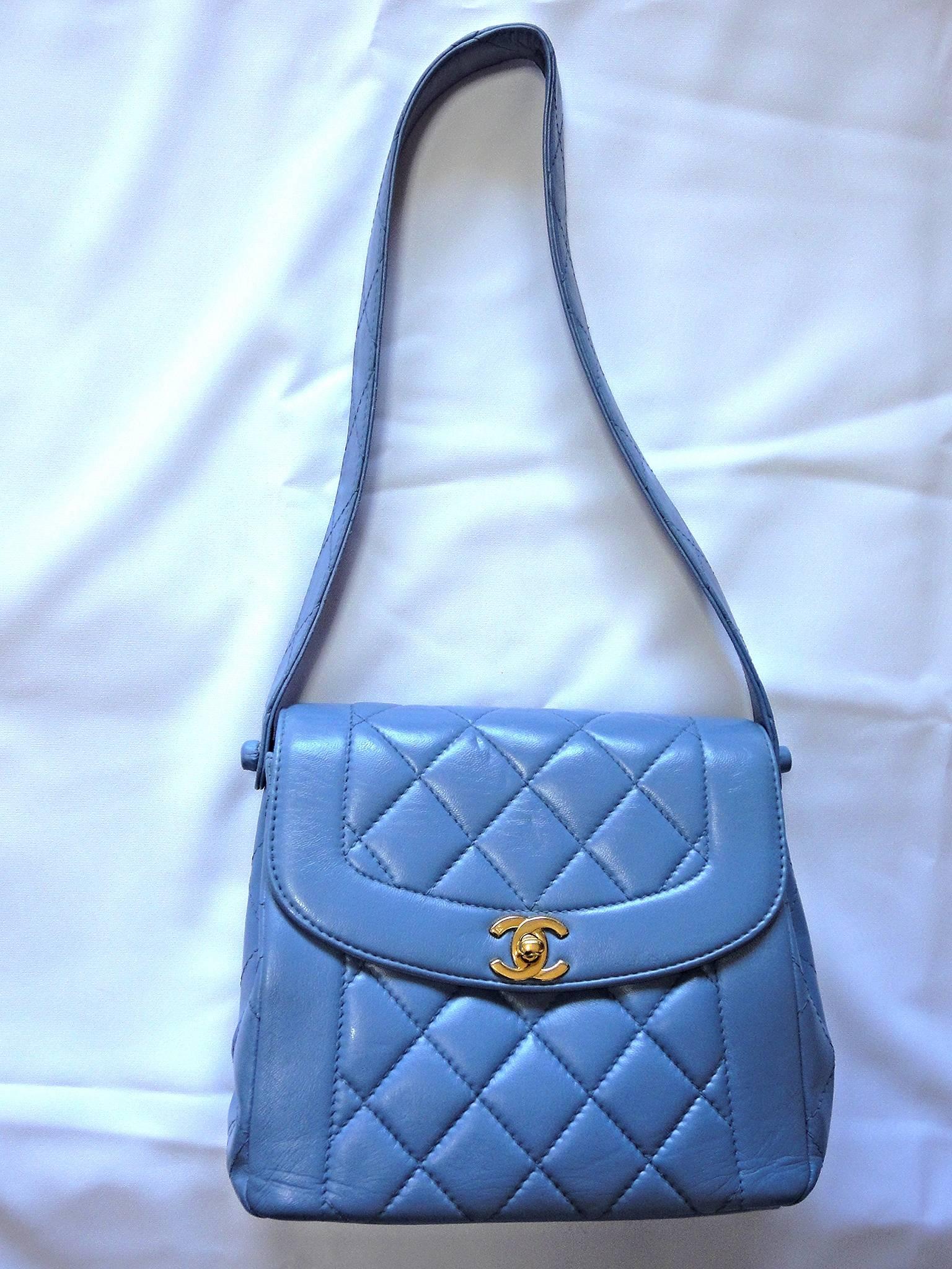 Vintage CHANEL Rare color milky blue, lambskin classic shape handbag with gold tone CC closure. Daily purse.

This is a vintage lamb leather milk blue handbag with golden CC closure from CHANEL from the 90s.

If you are a vintage CHANEL