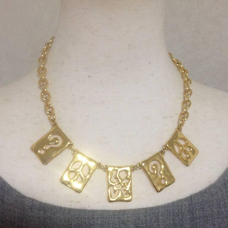 MINT. Vintage Moschino chain statement necklace with square plate with cut out In Excellent Condition For Sale In Kashiwa, Chiba