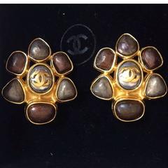 Vintage CHANEL marble brown and taupe color gripoix stone flower earrings.