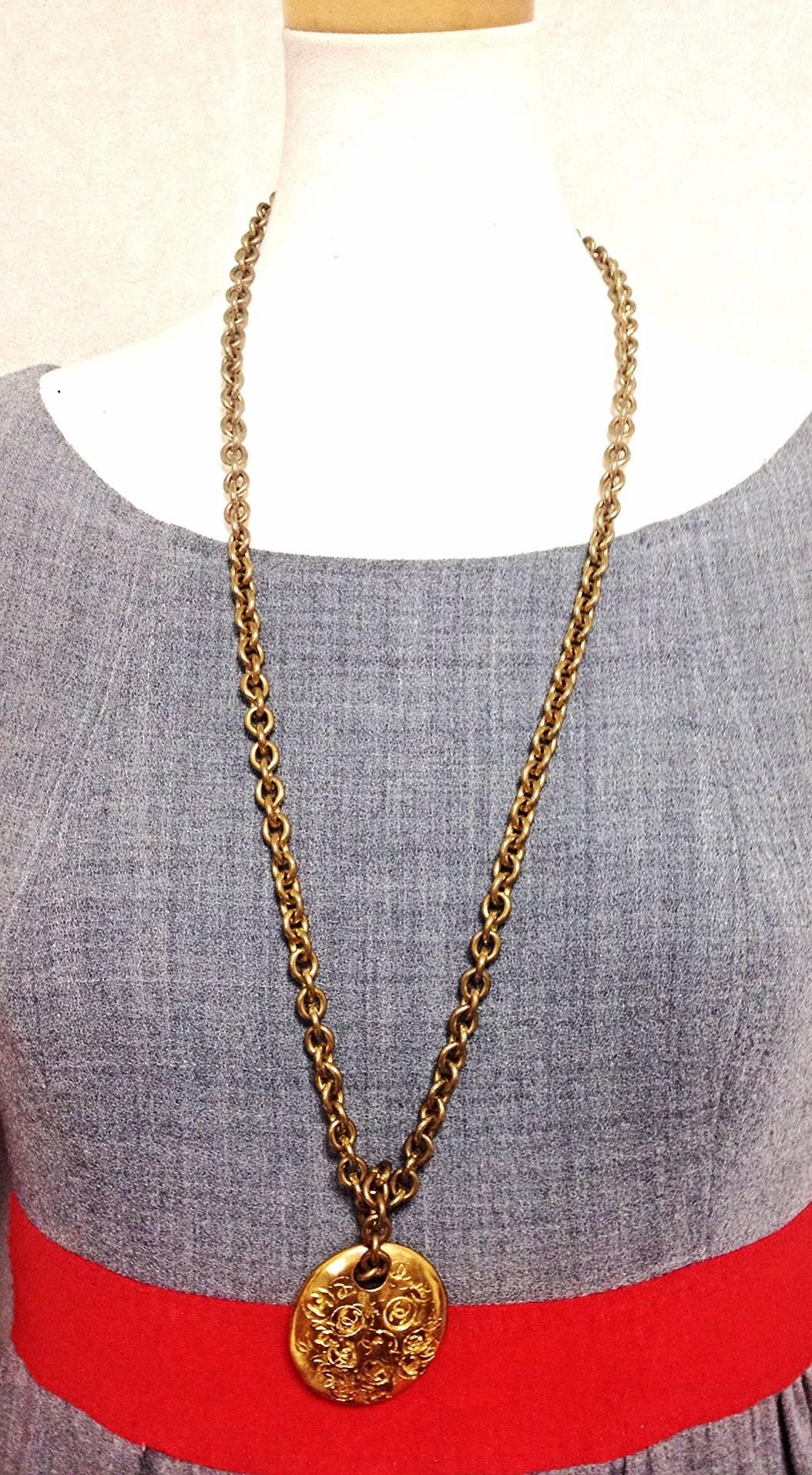 Women's Vintage CHANEL gold tone long chain necklace with a round coin, medal cc top For Sale