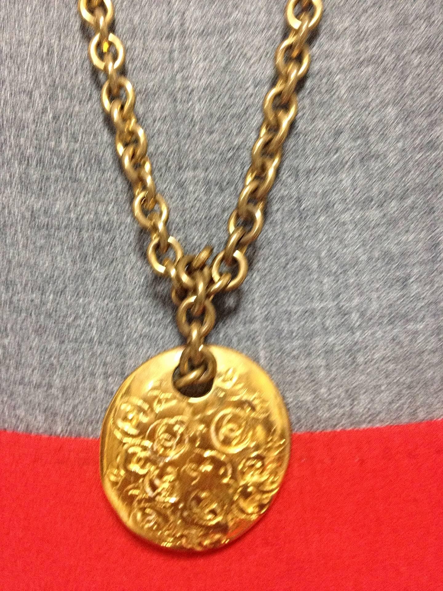 Vintage CHANEL gold tone long chain necklace with a round coin, medal cc top For Sale 4