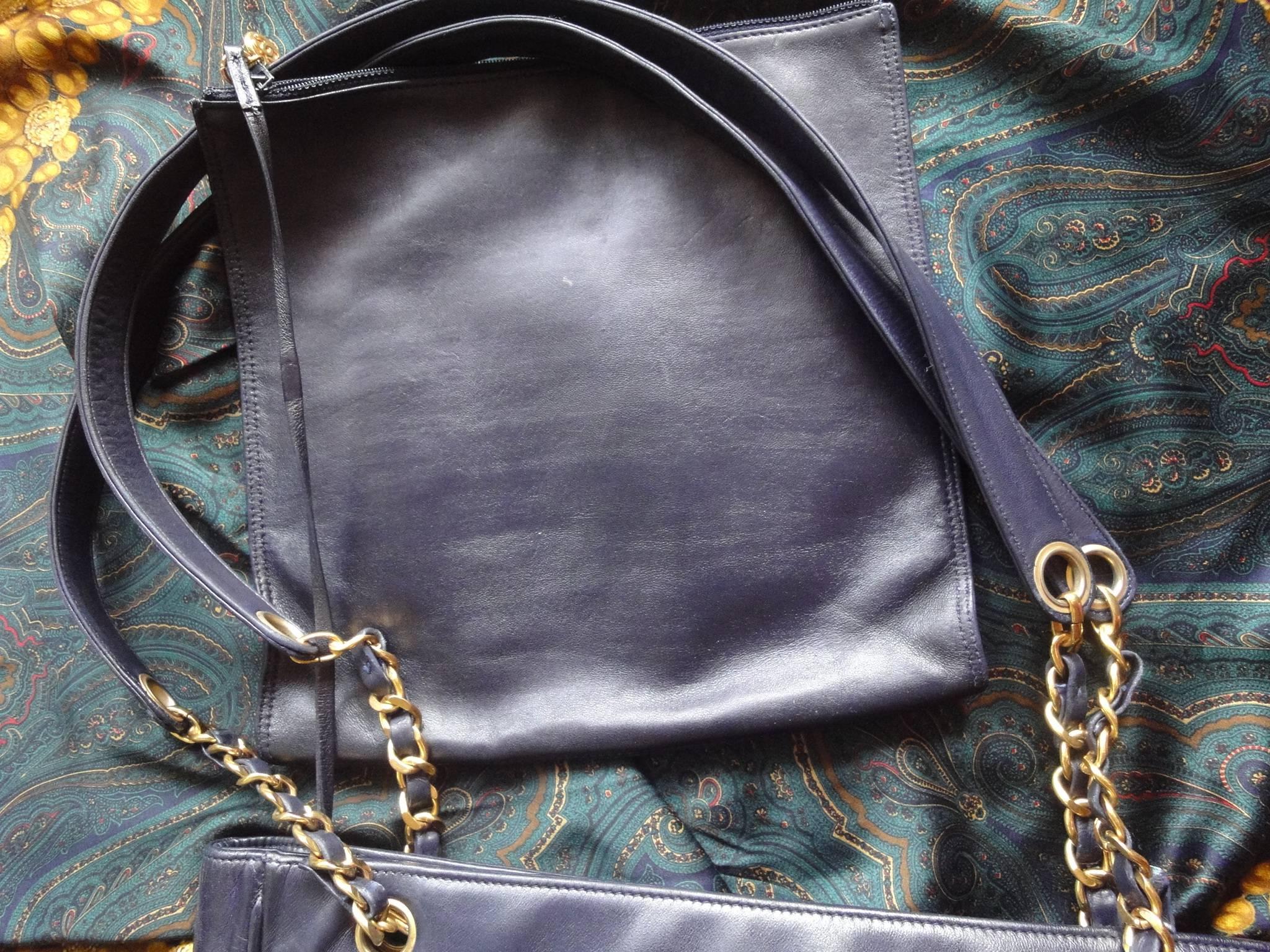 Vintage CHANEL clear vinyl and navy leather combination shoulder purse, tote  For Sale 1