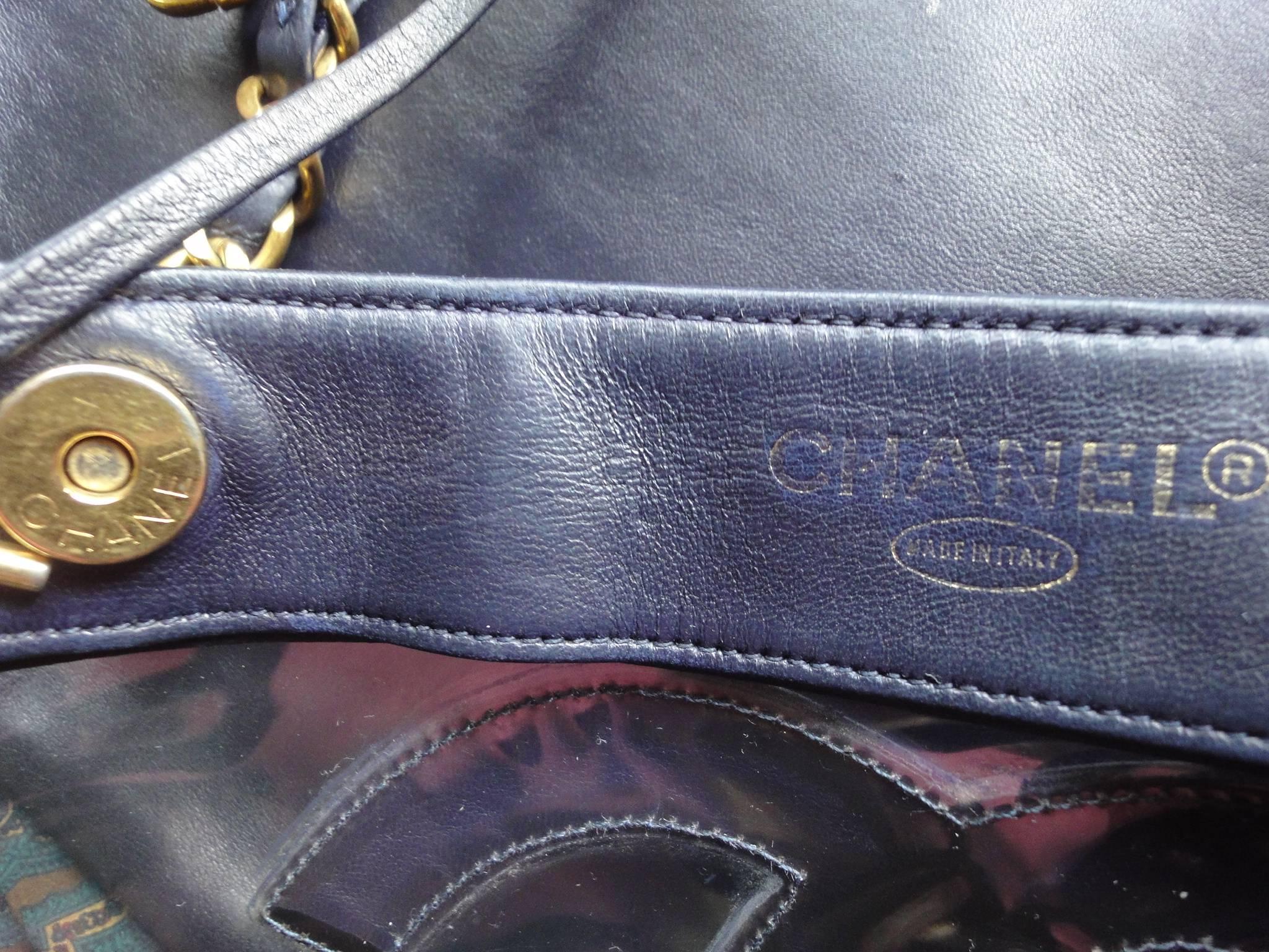 Vintage CHANEL clear vinyl and navy leather combination shoulder purse, tote In Good Condition For Sale In Kashiwa, Chiba