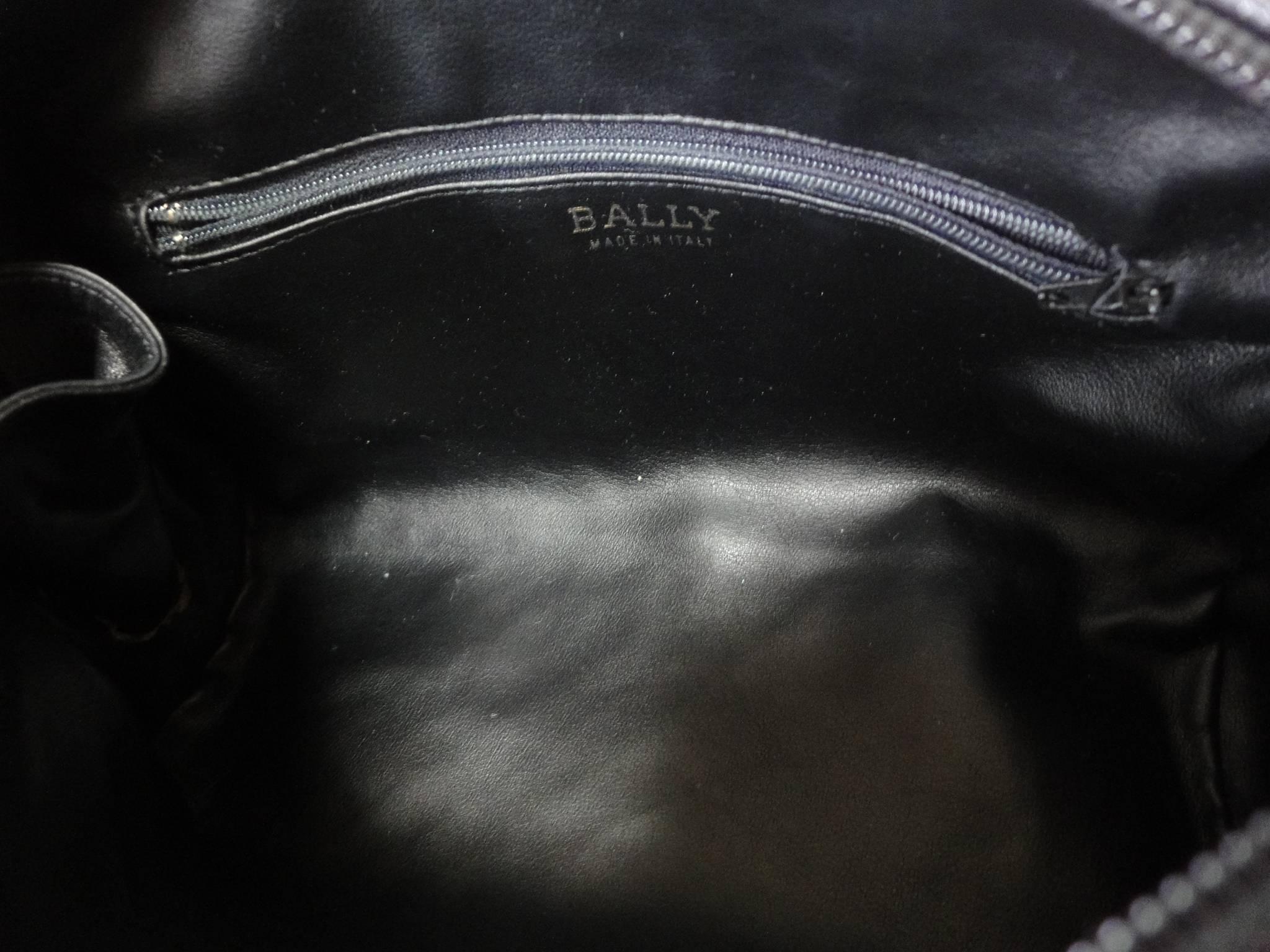Women's Vintage Bally brown and dark brown intrecciato leather drum style shoulder bag For Sale