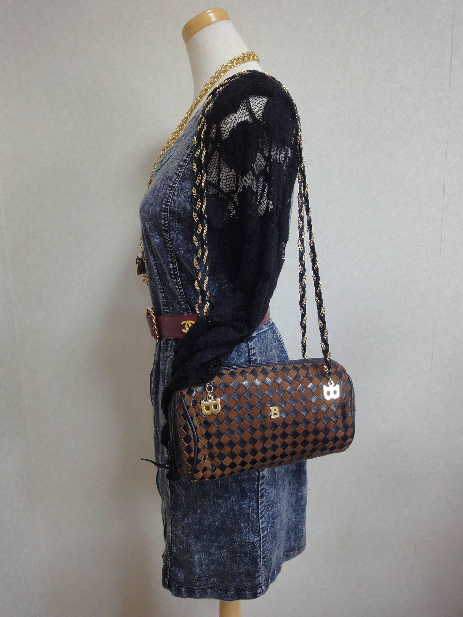 Vintage Bally brown and dark brown intrecciato leather drum style shoulder bag For Sale 2