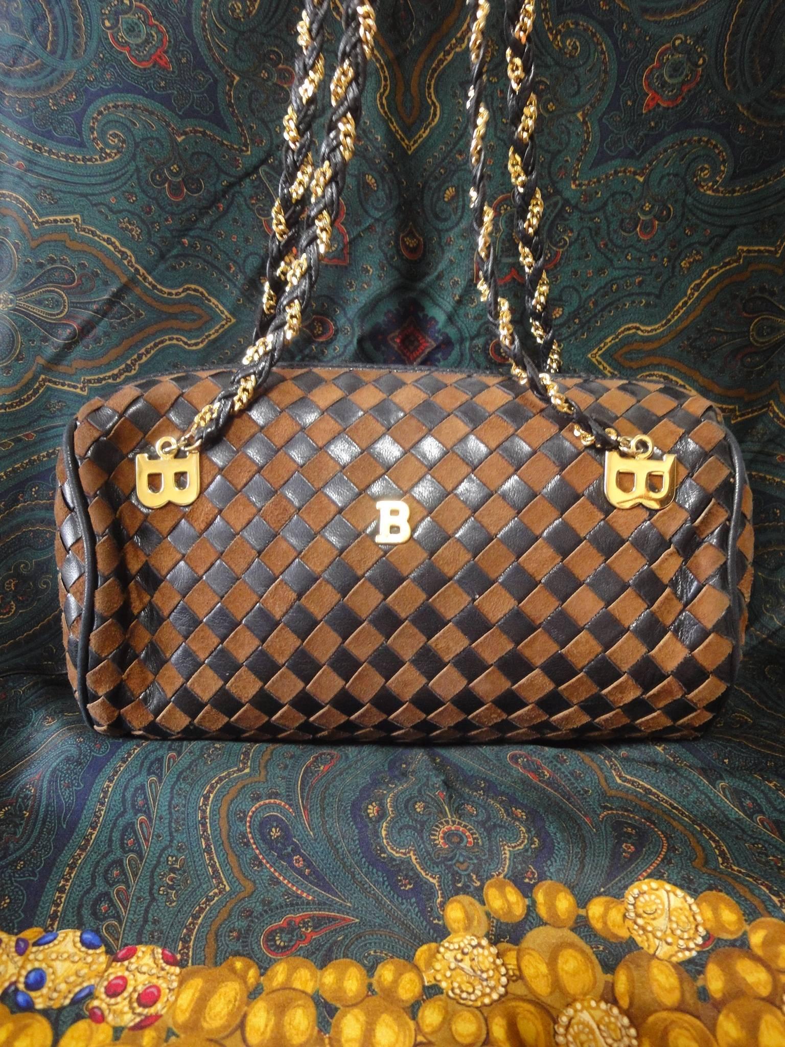 Vintage Bally brown and dark brown intrecciato leather drum design chain shoulder bag. Unique purse with golden B logo charms.

Introducing a unique vintage shoulder purse in drum shape from BALLY back in the early 90s.
One of the rarest pieces