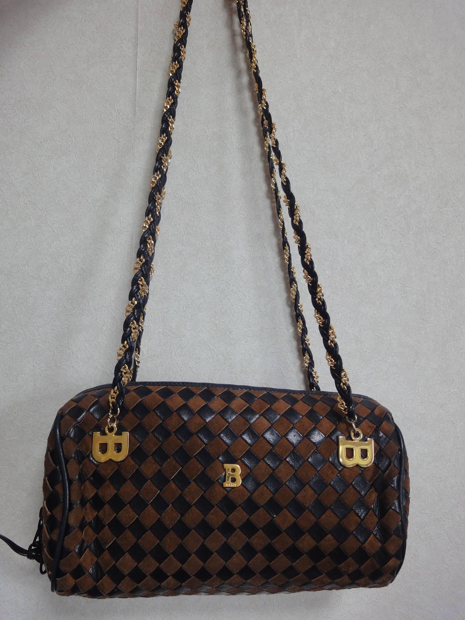 Vintage Bally brown and dark brown intrecciato leather drum style shoulder bag For Sale 1