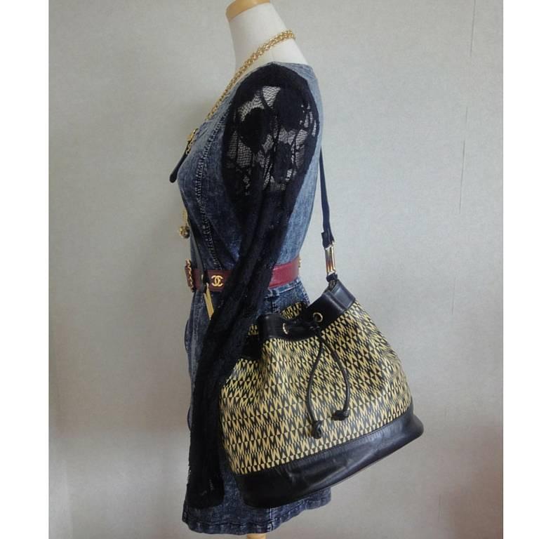 Vintage MOSCHINO black and ivory logo print hobo bucket shoulder bag. For Sale 4