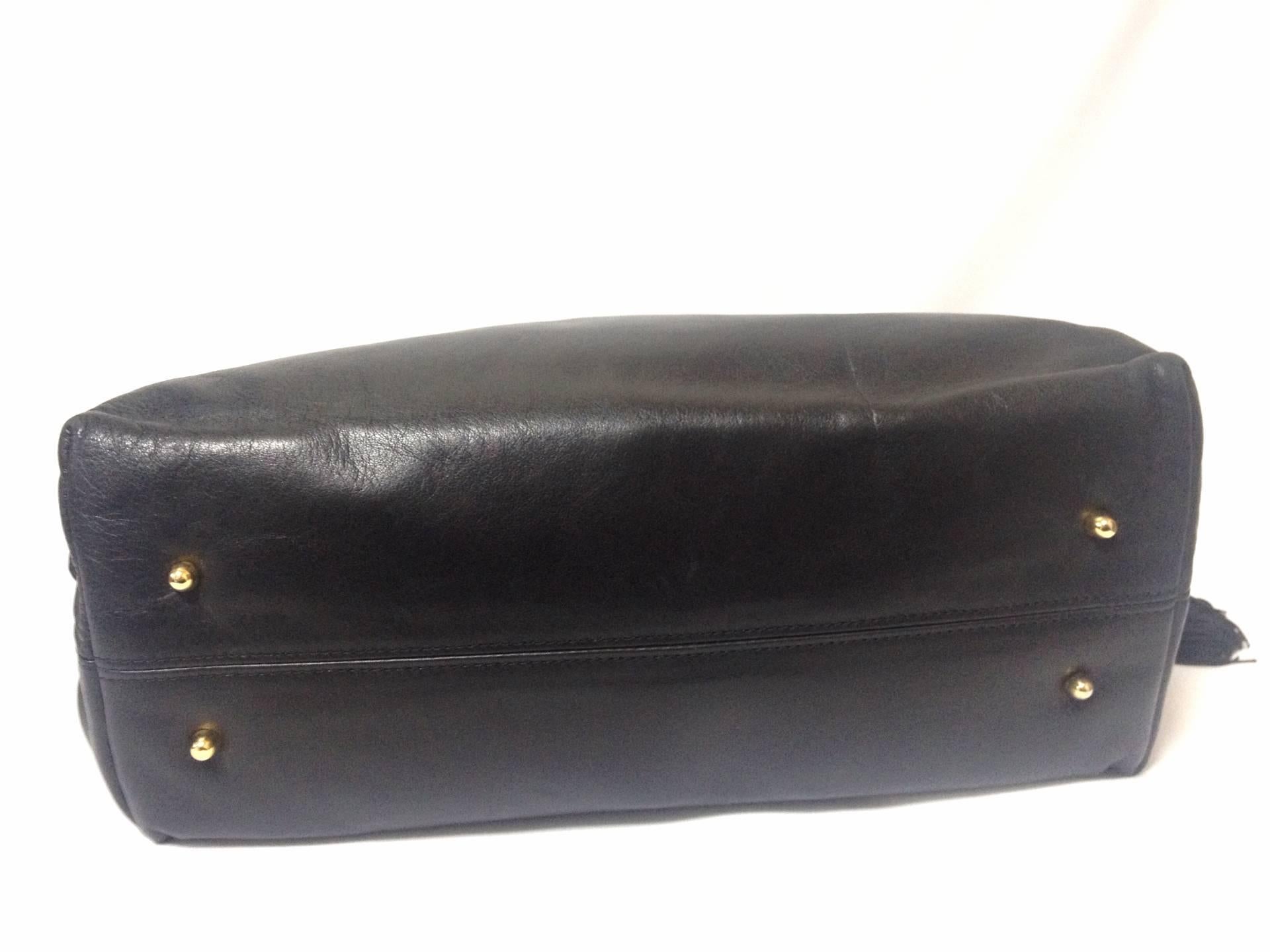 Vintage VALENTINO sac black nappa leather bolide style bag with a large V logo 1
